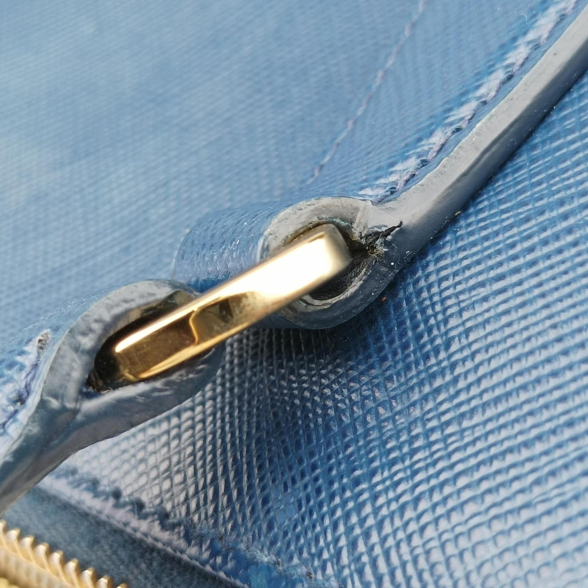 Bi-Color Zip Front Pocket Blue SAFFIANO Leather BN2674 7/Dバイカラー ジップ フロント ポケット ブルー サフィアーノレザー BN2674 7/D
