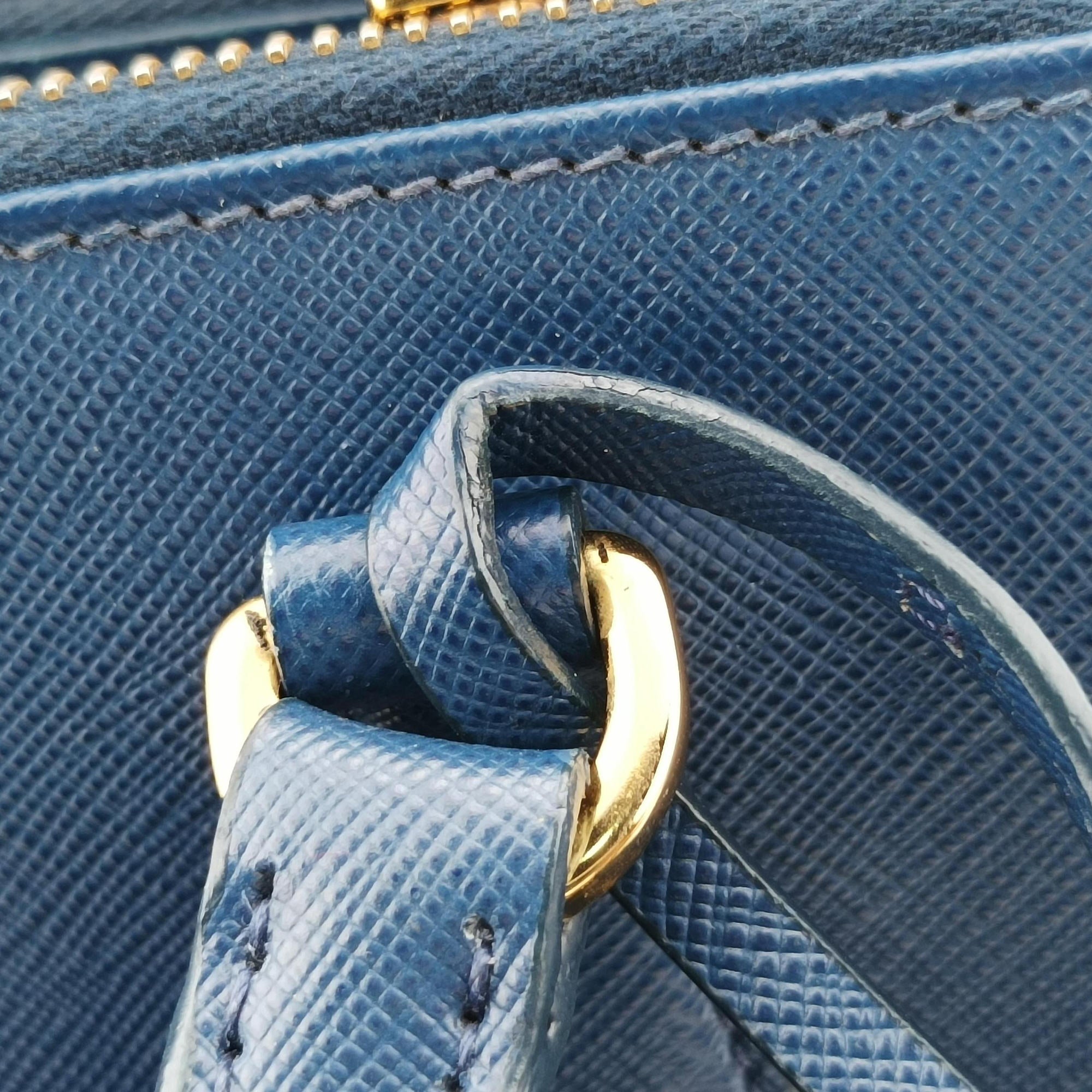 Bi-Color Zip Front Pocket Blue SAFFIANO Leather BN2674 7/Dバイカラー ジップ フロント ポケット ブルー サフィアーノレザー BN2674 7/D