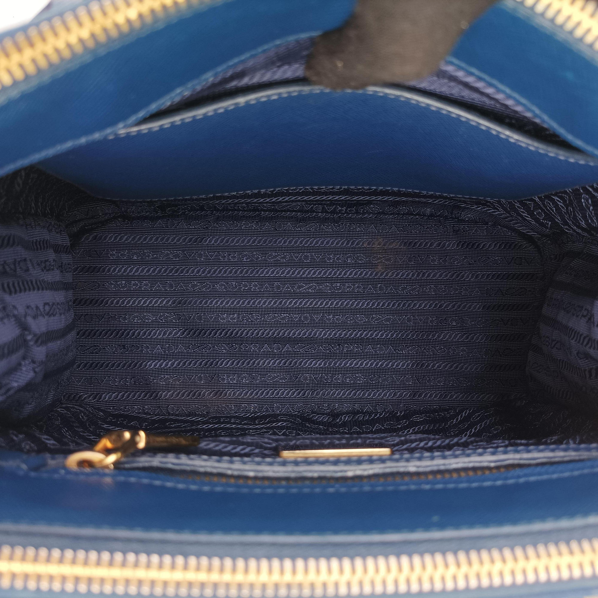 Bi-Color Zip Front Pocket Blue SAFFIANO Leather BN2674 7/Dバイカラー ジップ フロント ポケット ブルー サフィアーノレザー BN2674 7/D