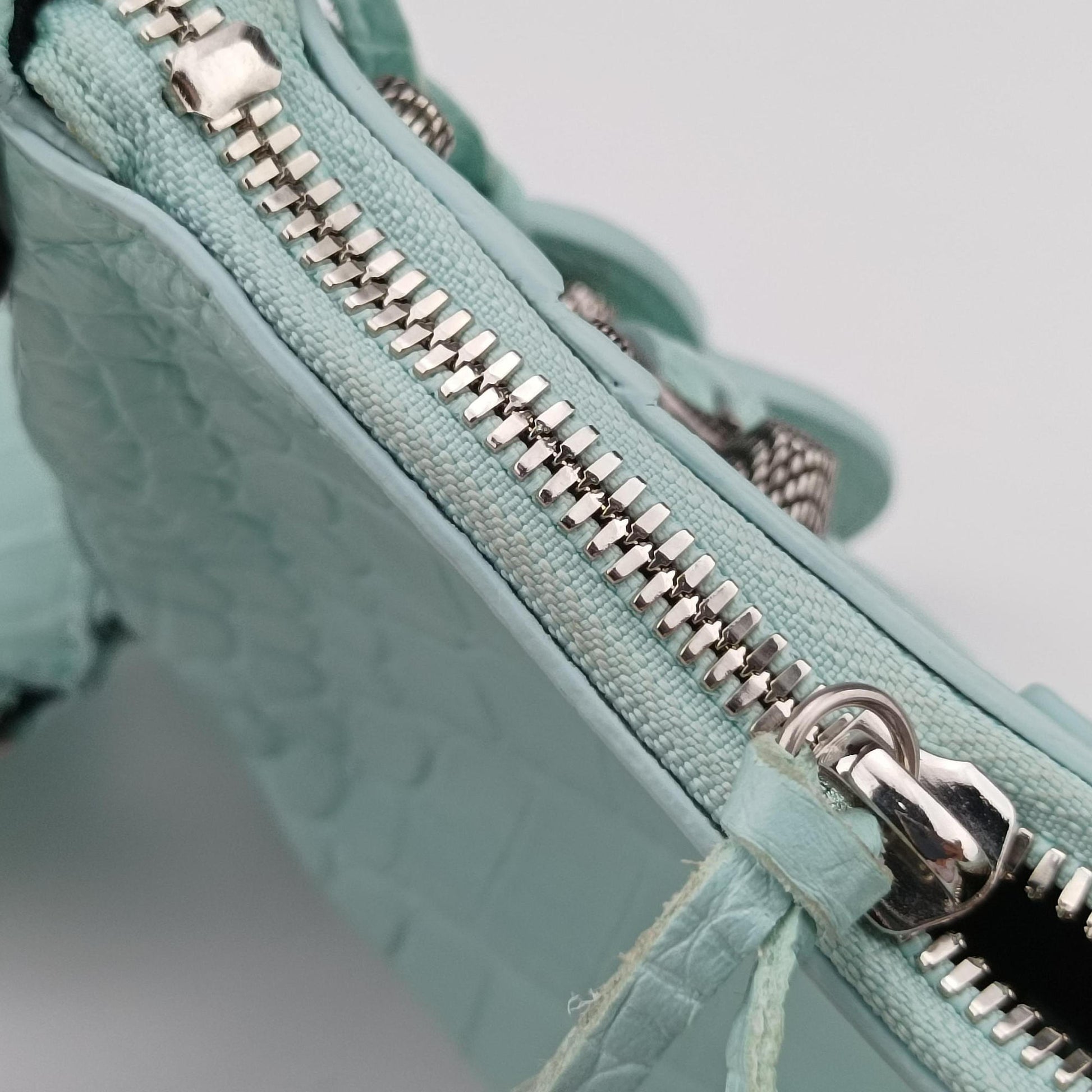 Le Cagole mini Blue lambskin 671309.3914.Q.002123ル カゴール ミニ ブルー ラムスキン 671309.3914.Q.002123