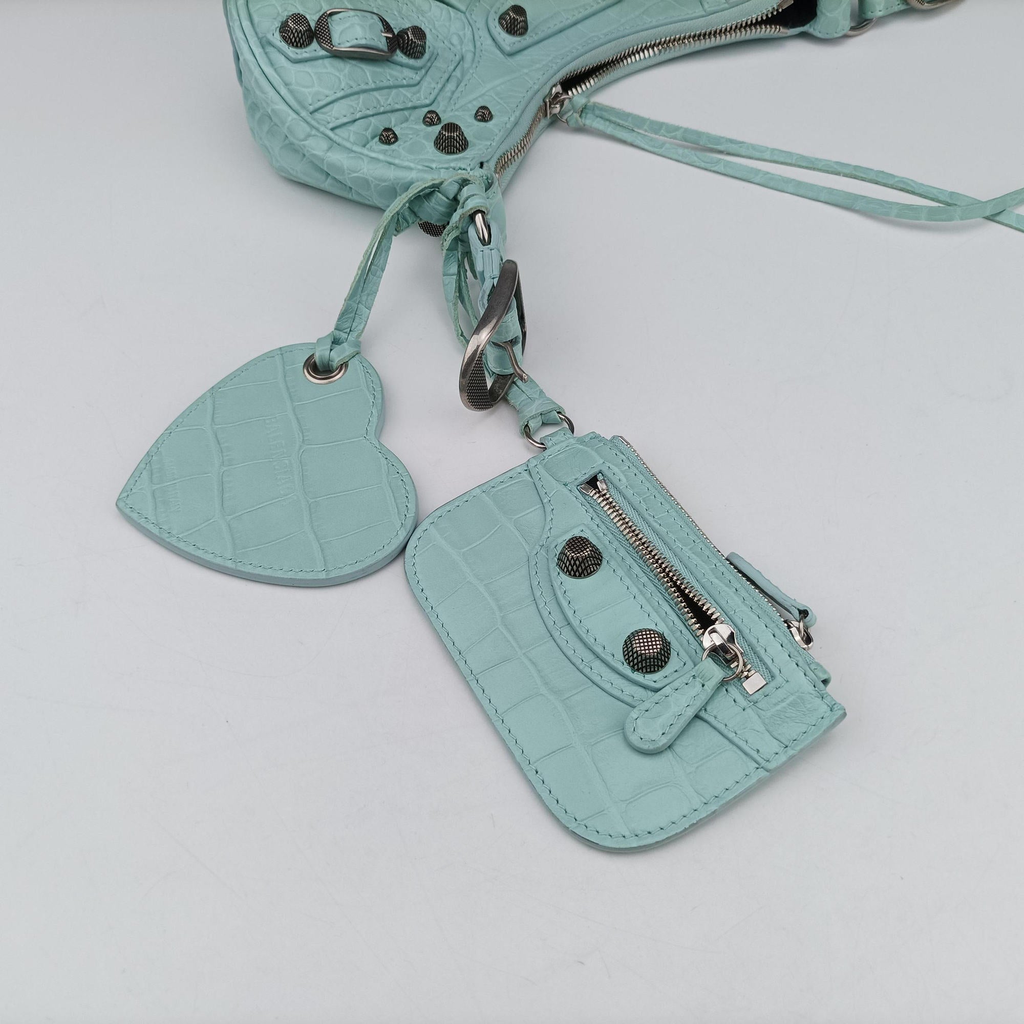 Le Cagole mini Blue lambskin 671309.3914.Q.002123ル カゴール ミニ ブルー ラムスキン 671309.3914.Q.002123