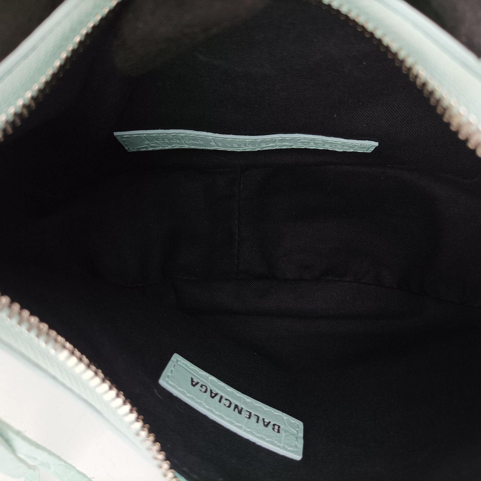 Le Cagole mini Blue lambskin 671309.3914.Q.002123ル カゴール ミニ ブルー ラムスキン 671309.3914.Q.002123