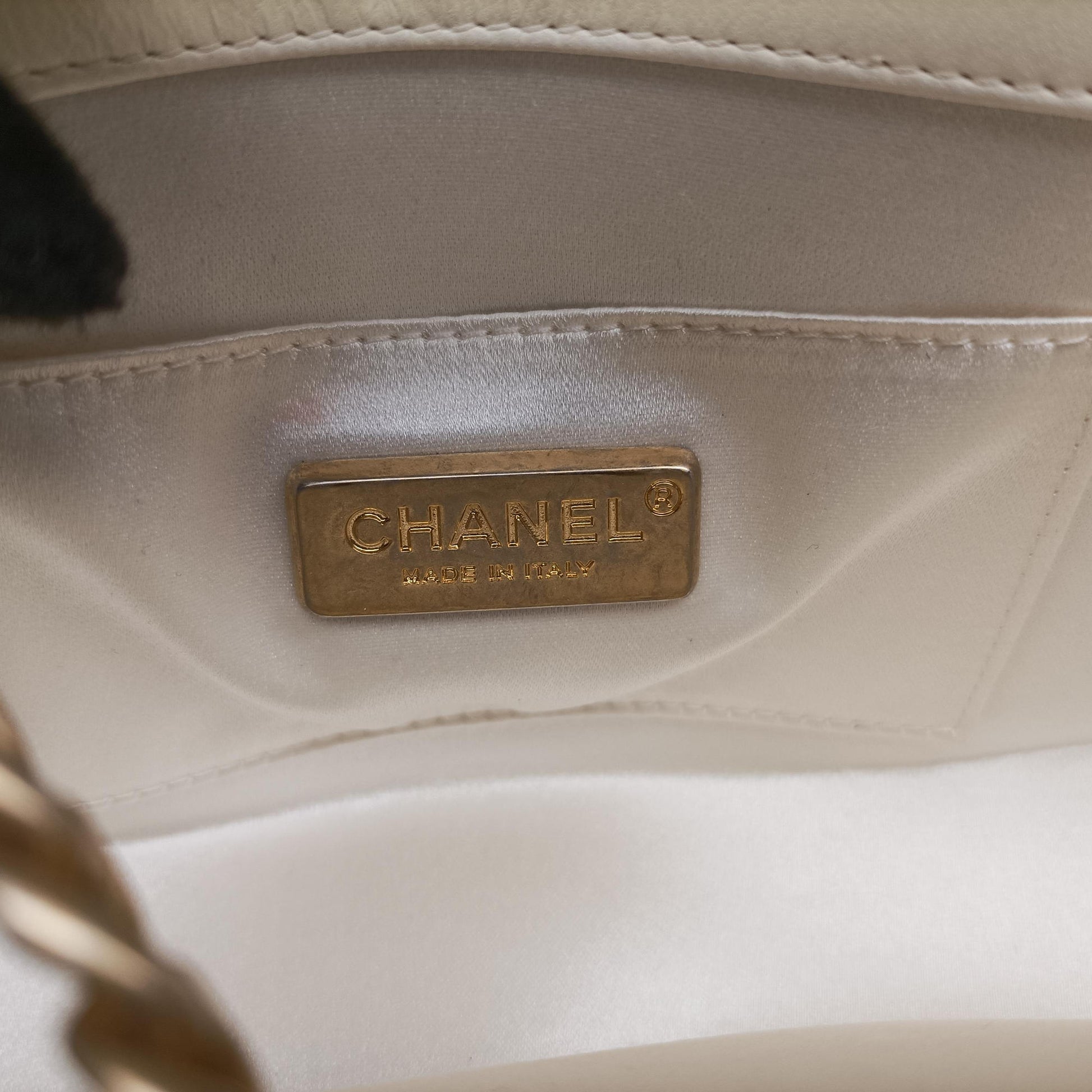 CC Button Timeless Wristlet Clutch Bag White lambskin AS0178 26808198マトラッセ ビジュー大金球 リストレット クラッチ ホワイト ラムスキン AS0178 26808198