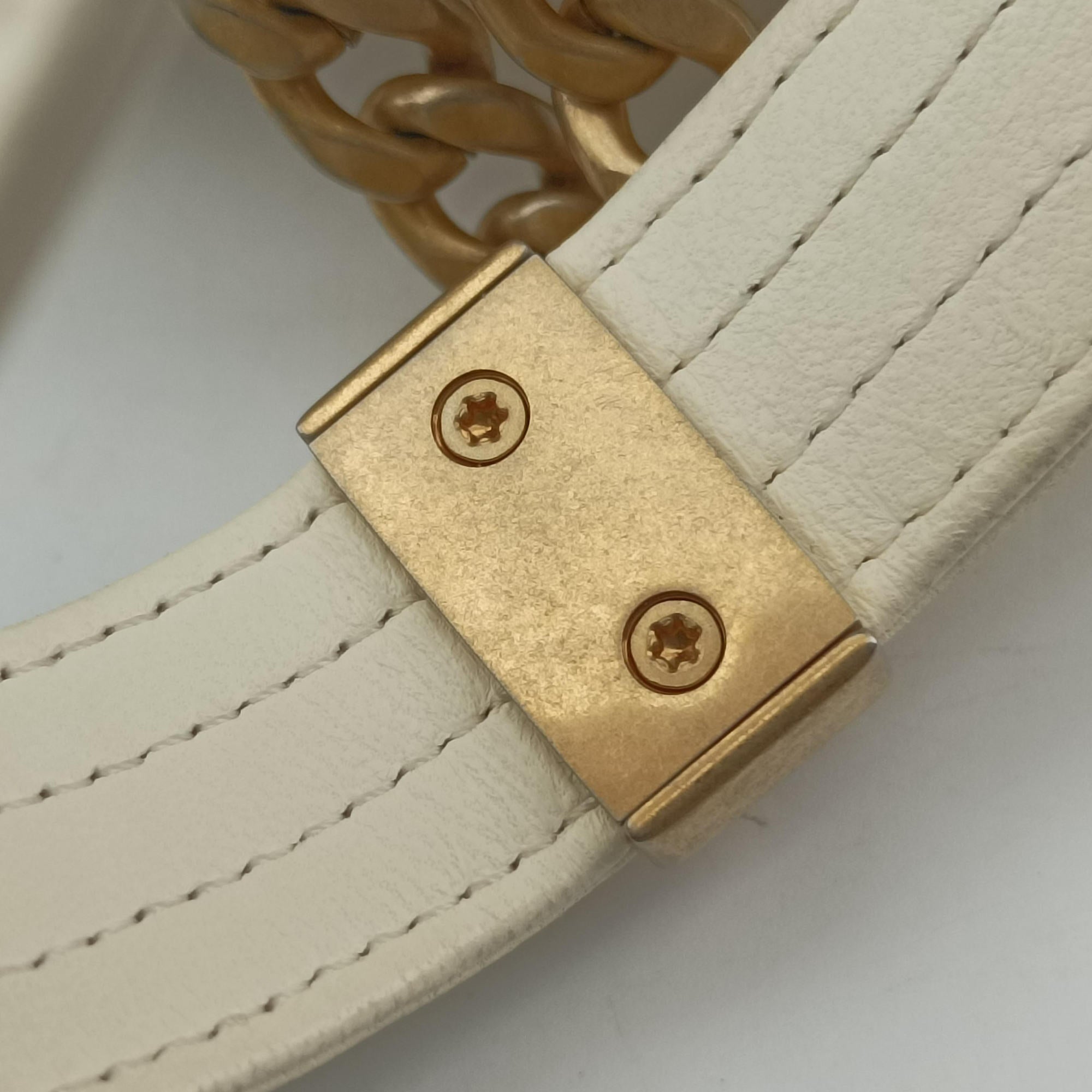 CC Button Timeless Wristlet Clutch Bag White lambskin AS0178 26808198マトラッセ ビジュー大金球 リストレット クラッチ ホワイト ラムスキン AS0178 26808198