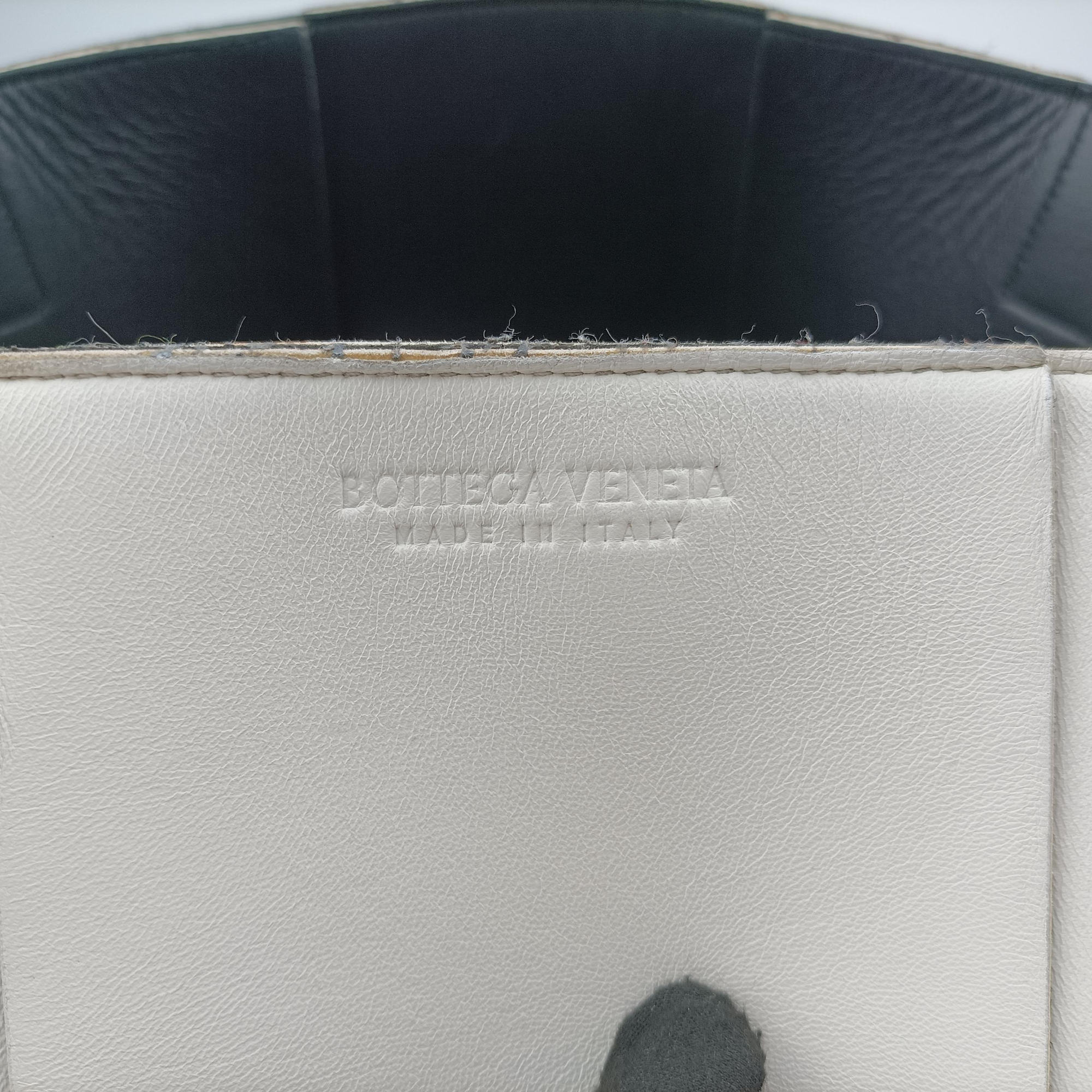 The Arcotote White lambskin B09359017N IC Chipザ アルコトート ホワイト ラムスキン B09359017N ICチップ