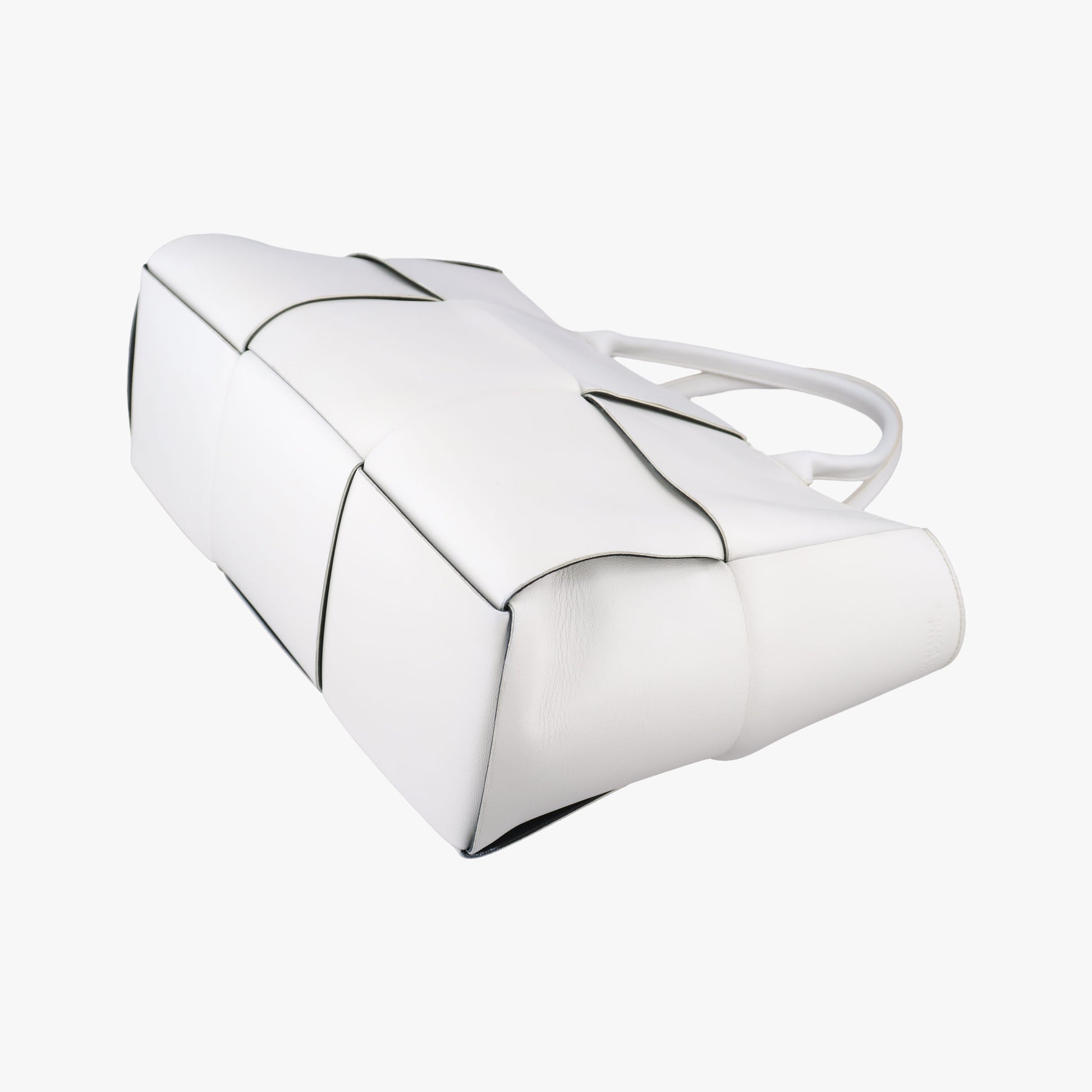 The Arcotote White lambskin B09359017N IC Chipザ アルコトート ホワイト ラムスキン B09359017N ICチップ