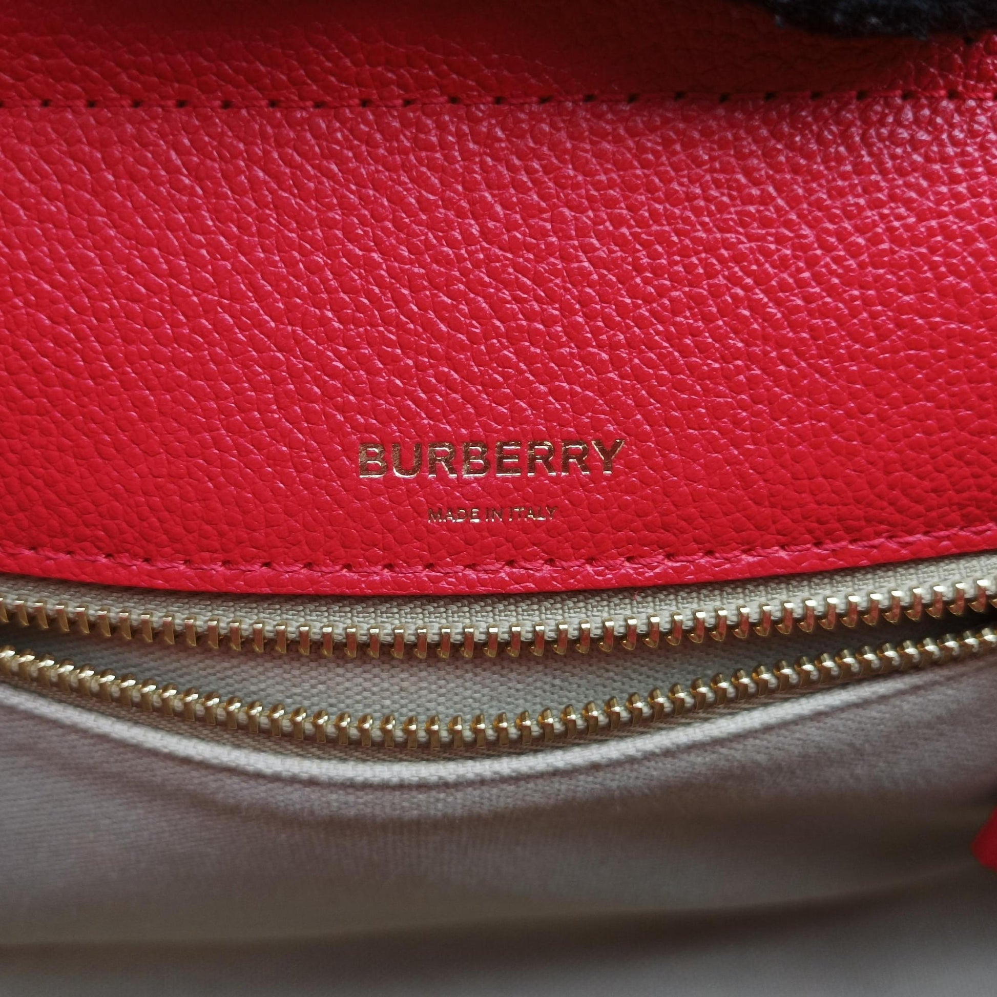 Title Red Leather BM 8016045/70Cタイトル レッド レザー BM 8016045/70C