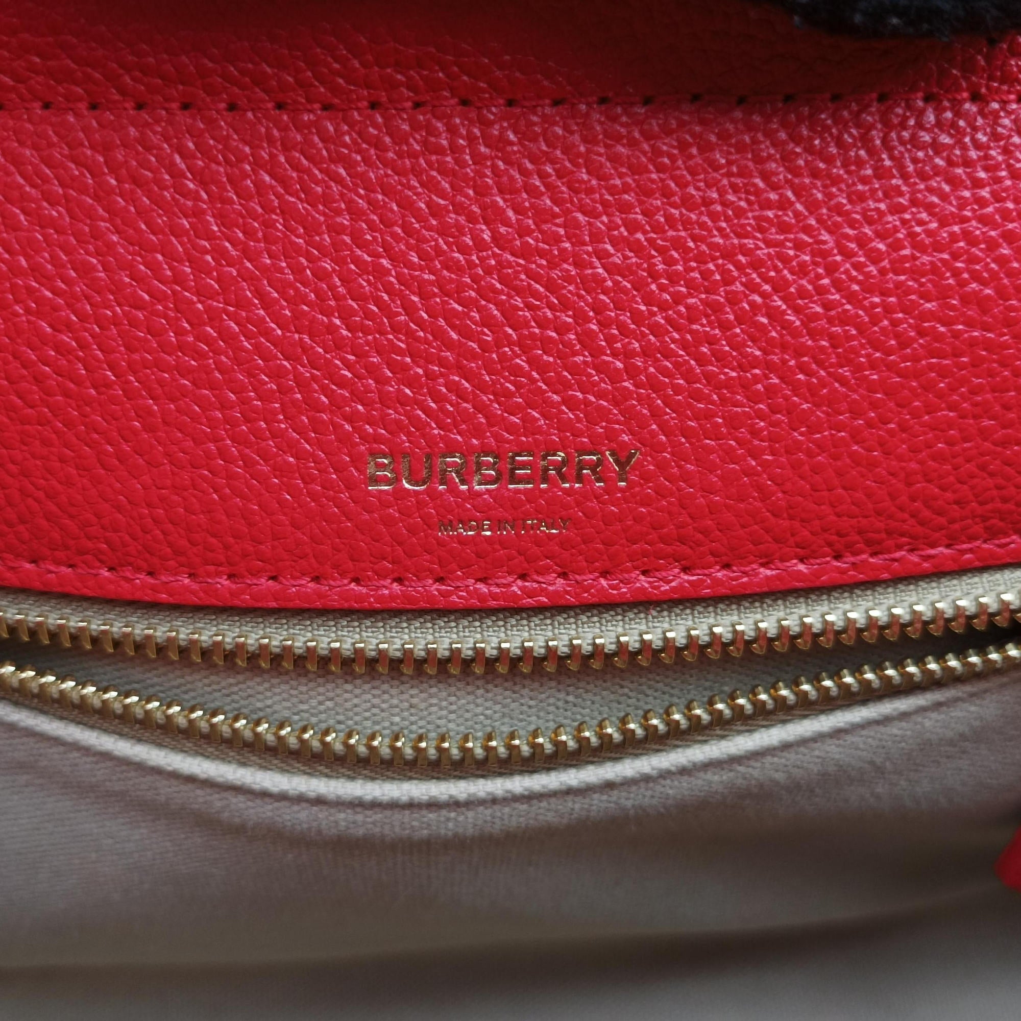 Title Red Leather BM 8016045/70Cタイトル レッド レザー BM 8016045/70C