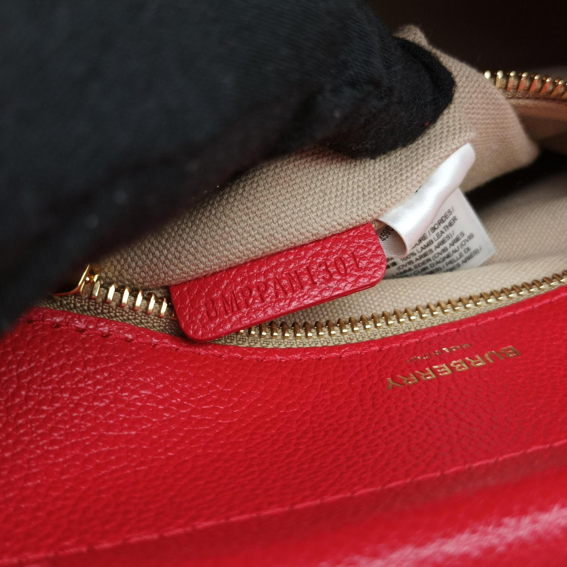 Title Red Leather BM 8016045/70Cタイトル レッド レザー BM 8016045/70C