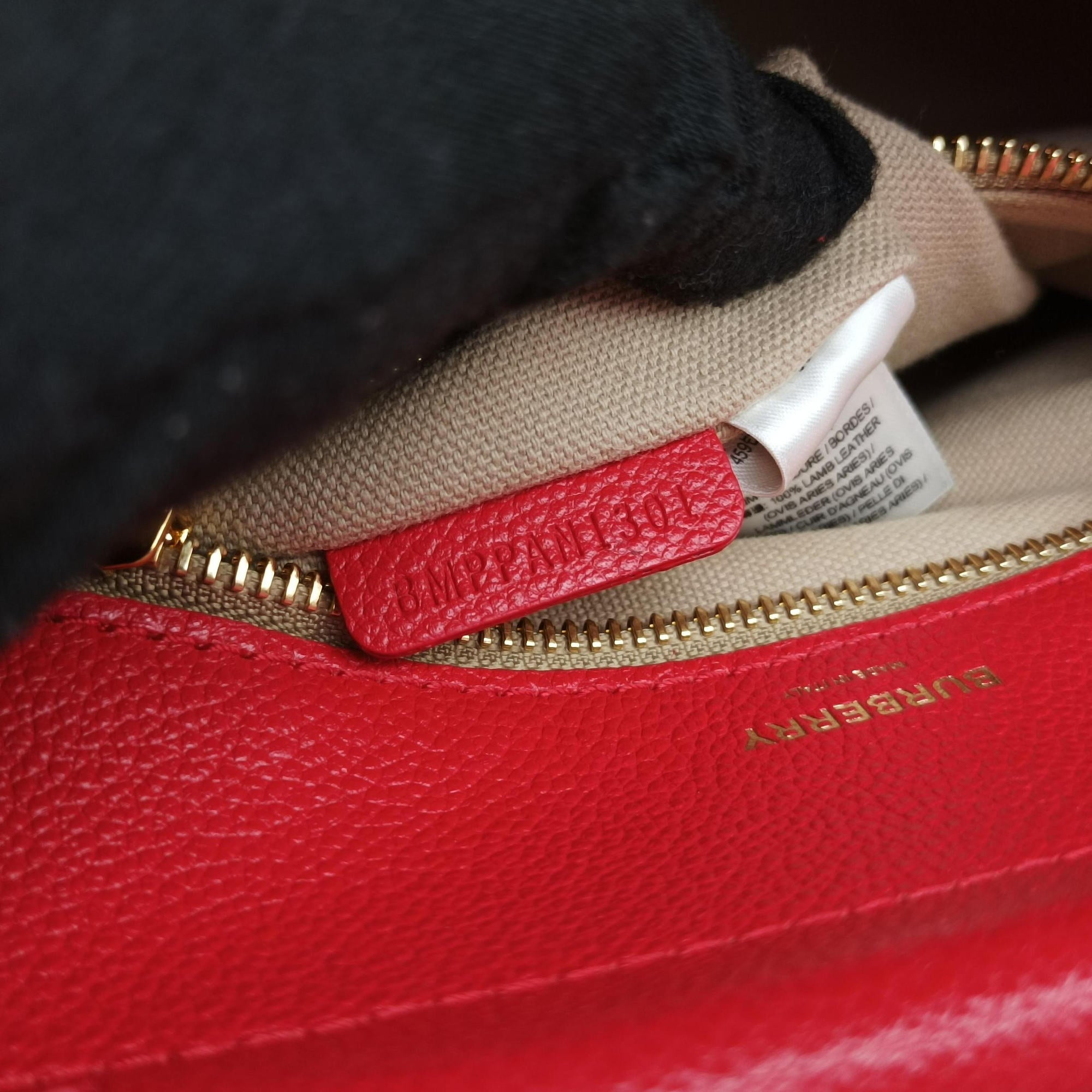 Title Red Leather BM 8016045/70Cタイトル レッド レザー BM 8016045/70C