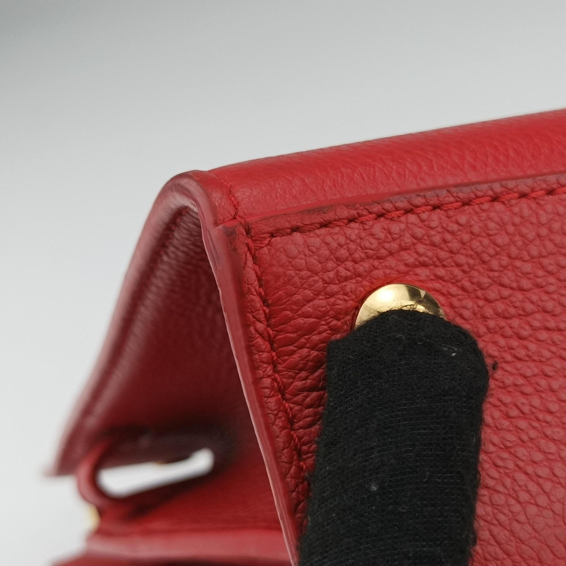 Title Red Leather BM 8016045/70Cタイトル レッド レザー BM 8016045/70C