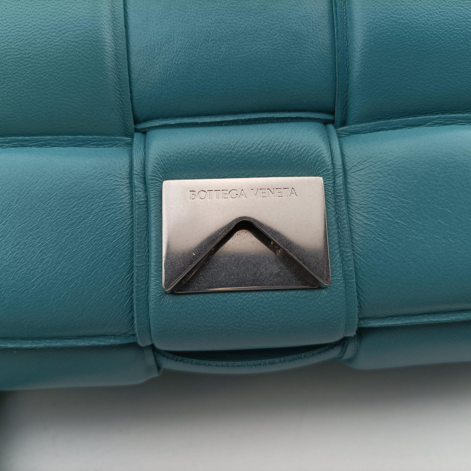 Padded Cassette Blue lambskin B09227447Nパデッド カセット ブルー ラムスキン B09227447N