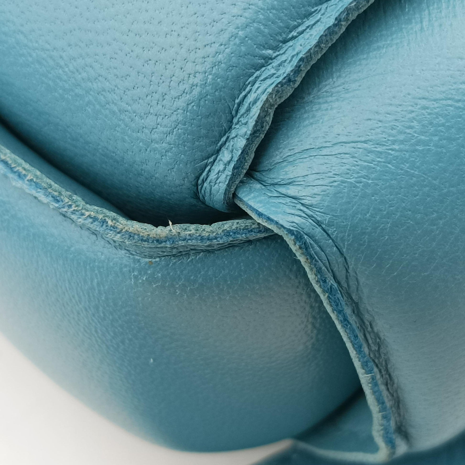 Padded Cassette Blue lambskin B09227447Nパデッド カセット ブルー ラムスキン B09227447N