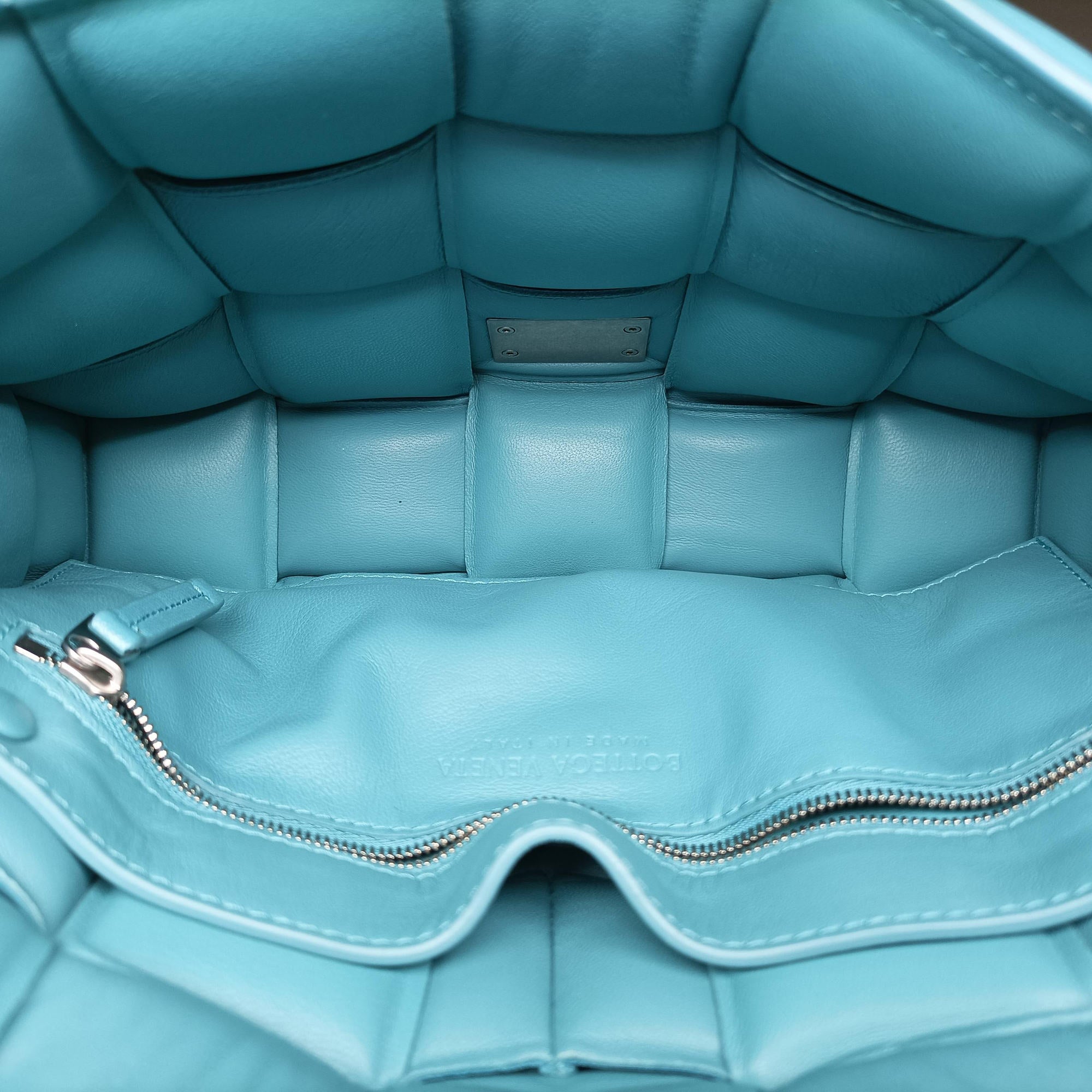 Padded Cassette Blue lambskin B09227447Nパデッド カセット ブルー ラムスキン B09227447N