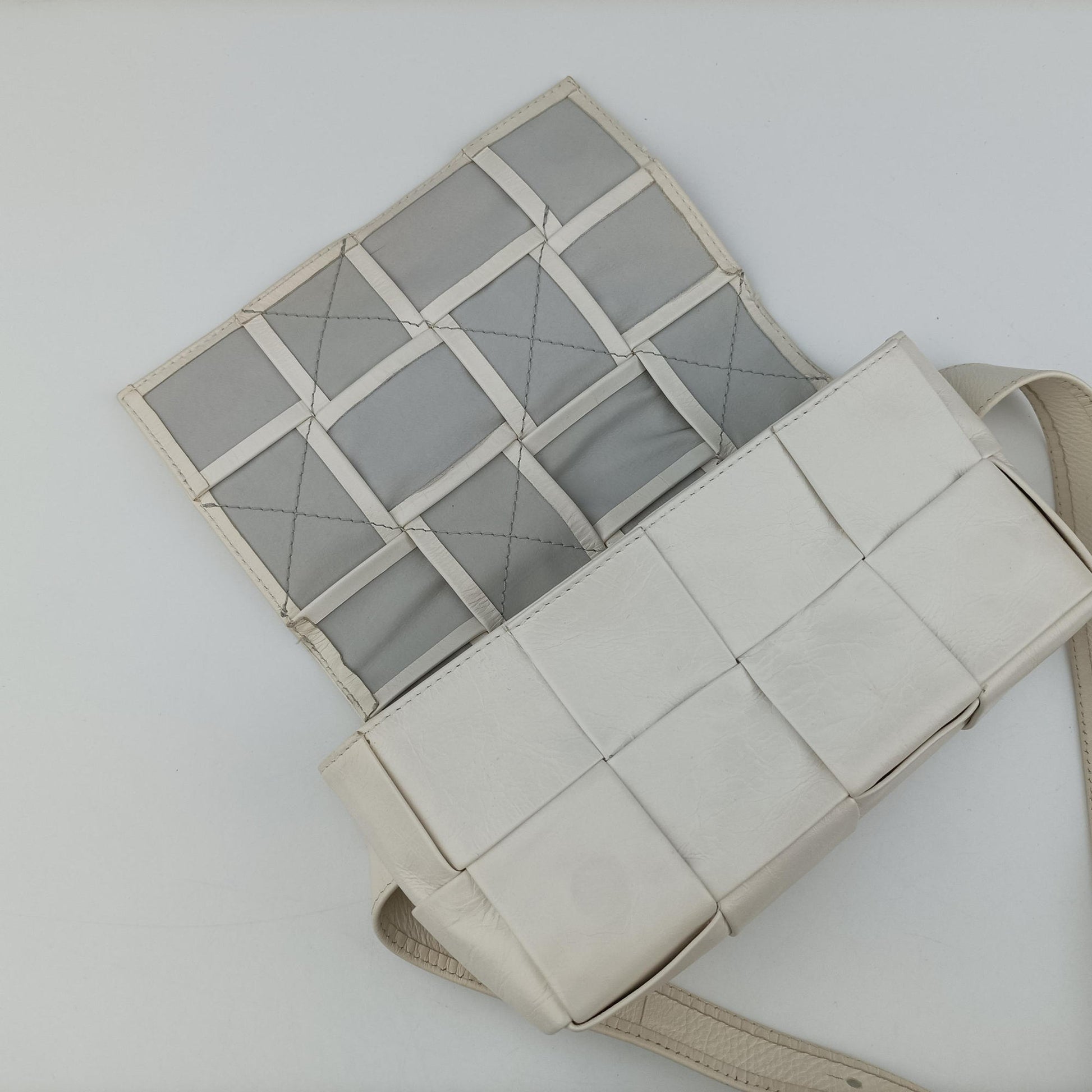 Padded CASSETTE White lambskin IC Chipパデッド カセット ホワイト ラムスキン ICチップ