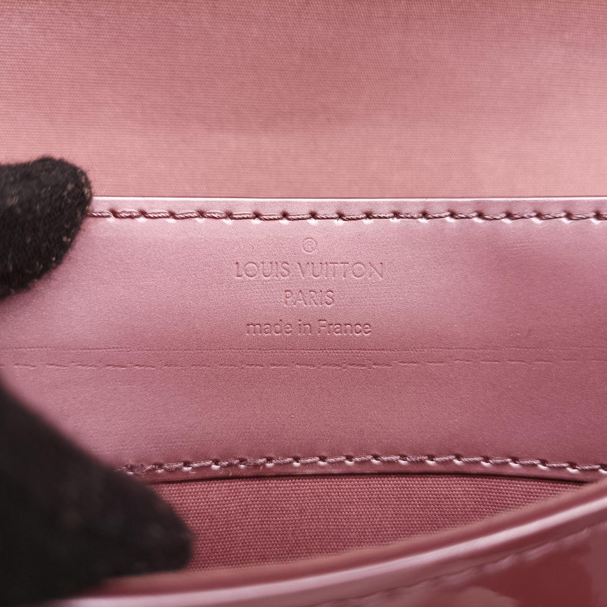 Pochette Louise PM Rose Indien Vernis M64550 FL2157ポシェット ルイーズ  PM ローズアンディアン ヴェルニ M64550 FL2157