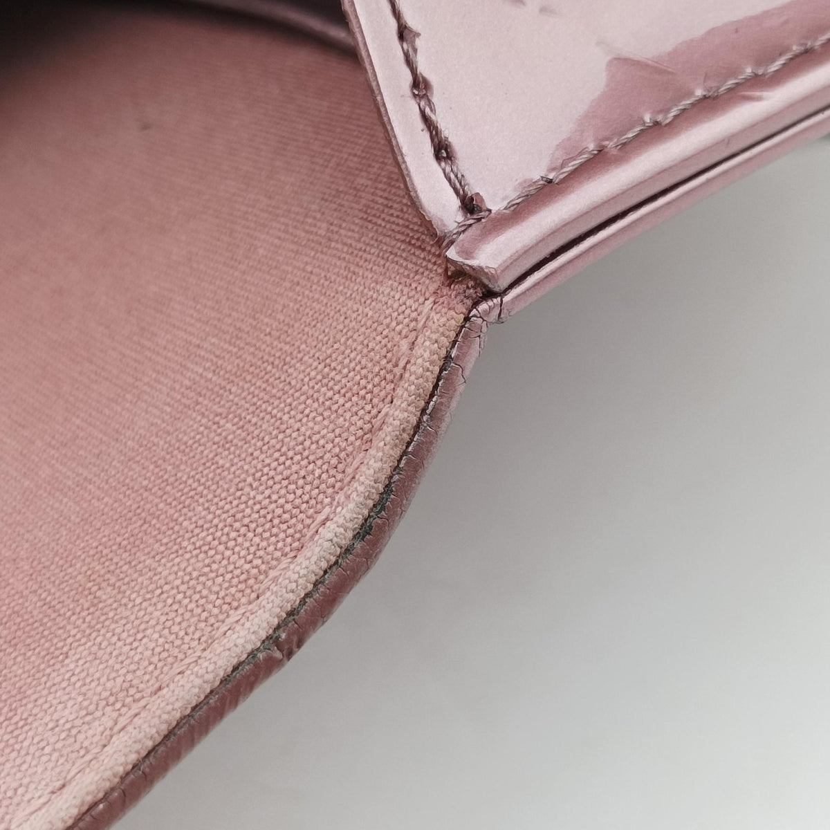 Pochette Louise PM Rose Indien Vernis M64550 FL2157ポシェット ルイーズ  PM ローズアンディアン ヴェルニ M64550 FL2157
