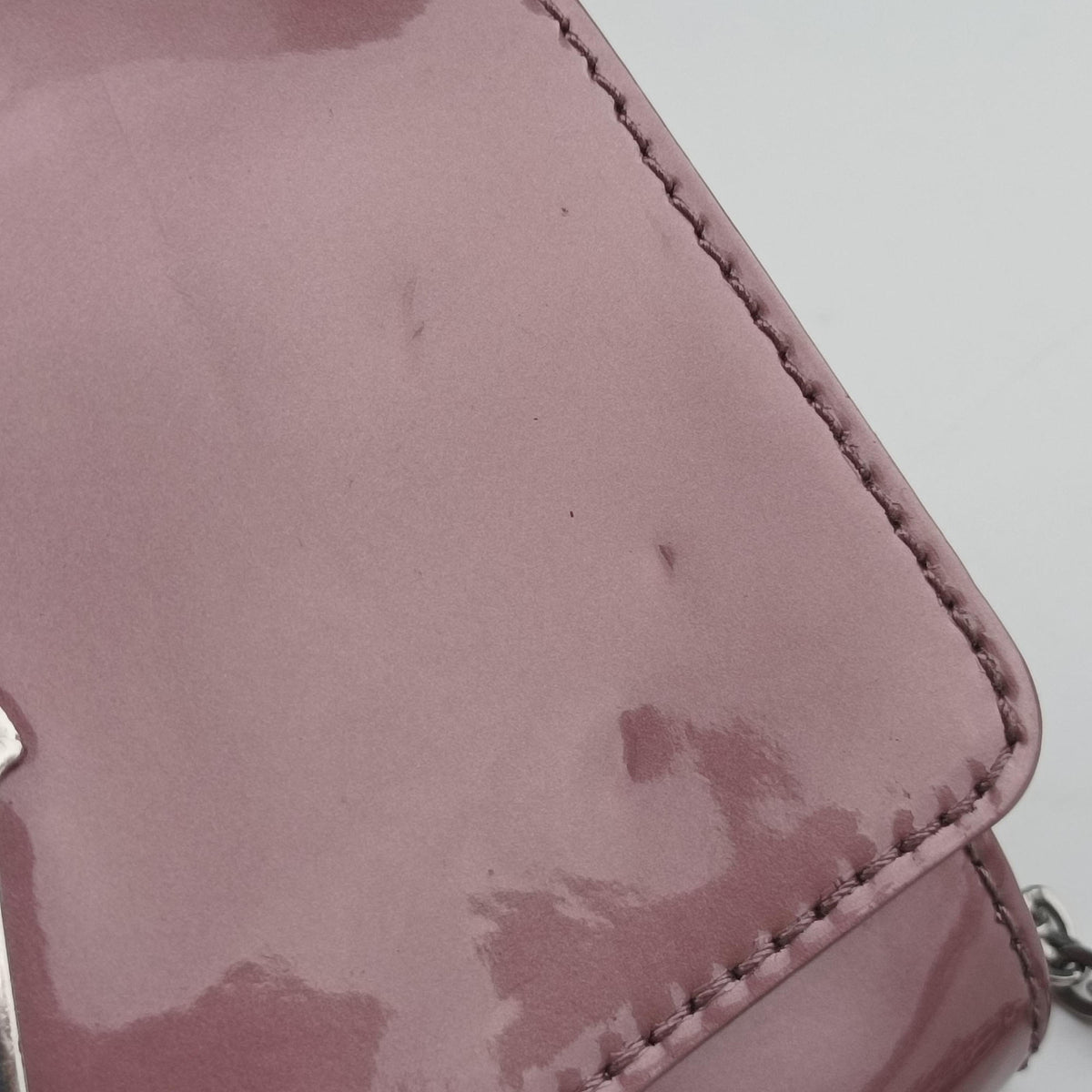 Pochette Louise PM Rose Indien Vernis M64550 FL2157ポシェット ルイーズ  PM ローズアンディアン ヴェルニ M64550 FL2157