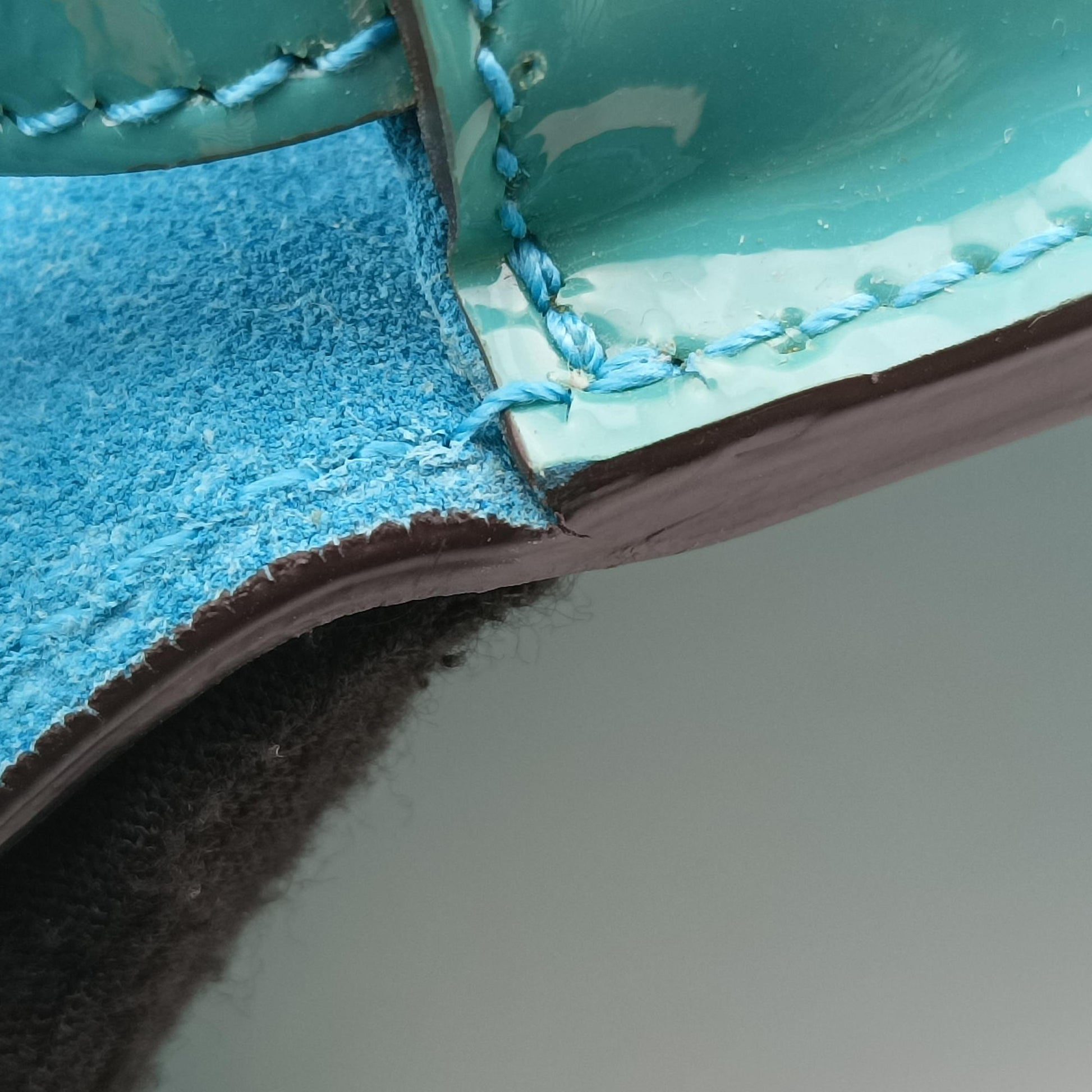Bright Bit Blue Patent Leather 317633 H01386584ブライトビット ブルー パテント 317633 H01386584