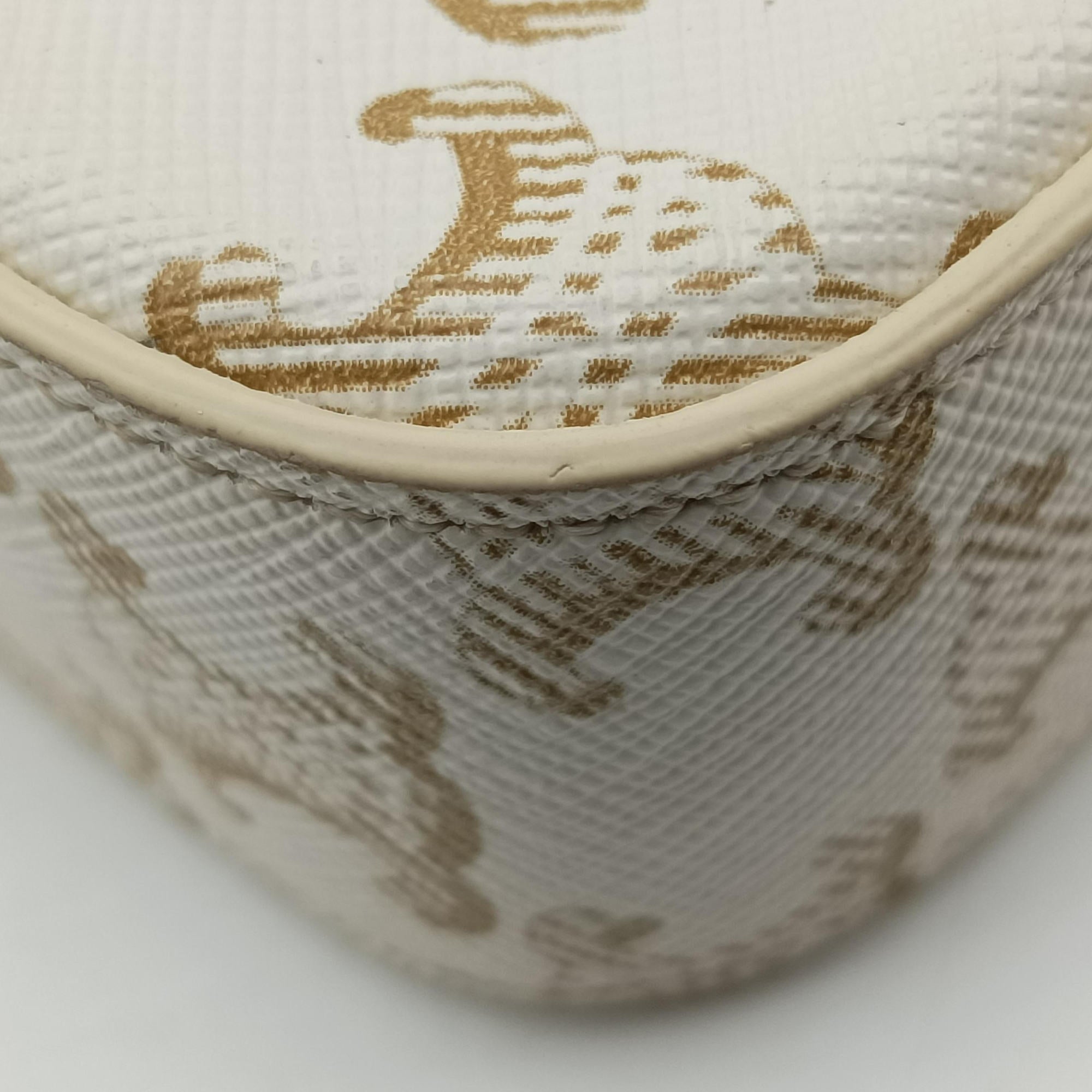 Claude Triomphe White PVC coated canvas Lot number unknownクロード トリオンフ ホワイト PVCコーティングキャンバス 製番不明