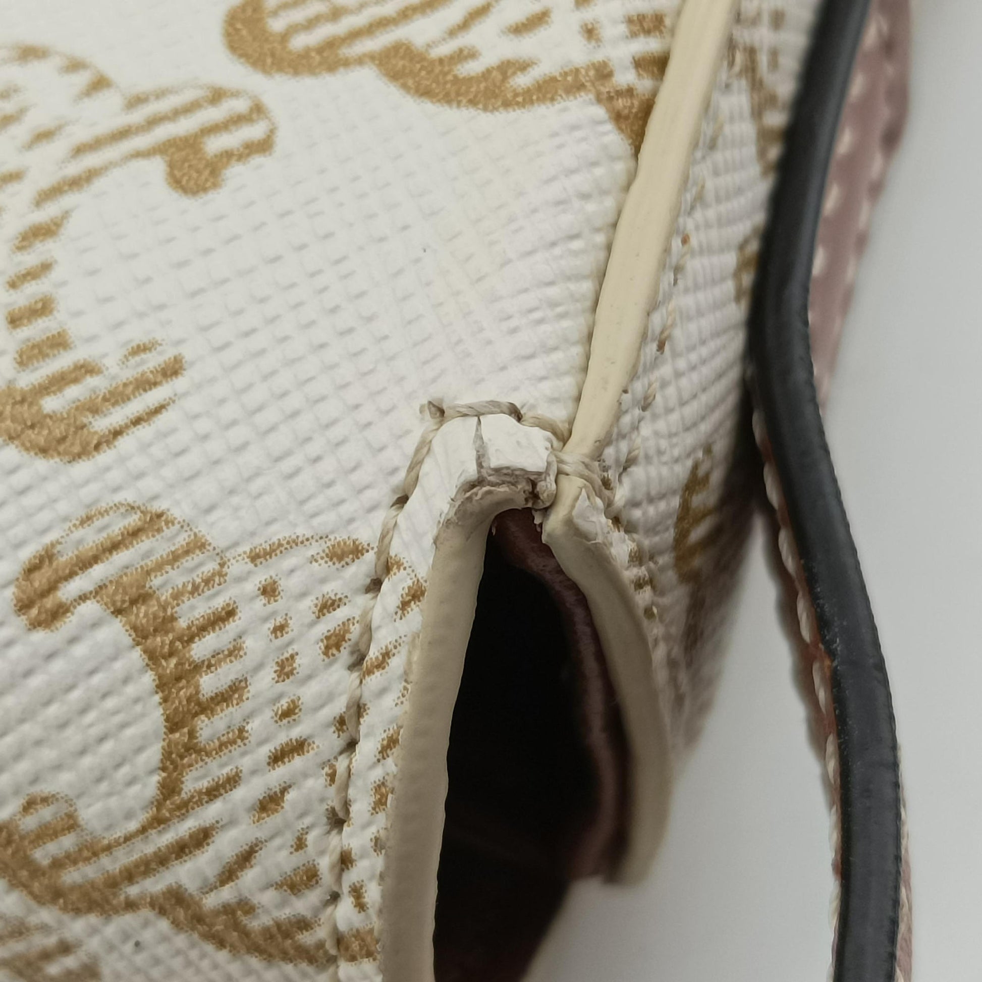 Claude Triomphe White PVC coated canvas Lot number unknownクロード トリオンフ ホワイト PVCコーティングキャンバス 製番不明