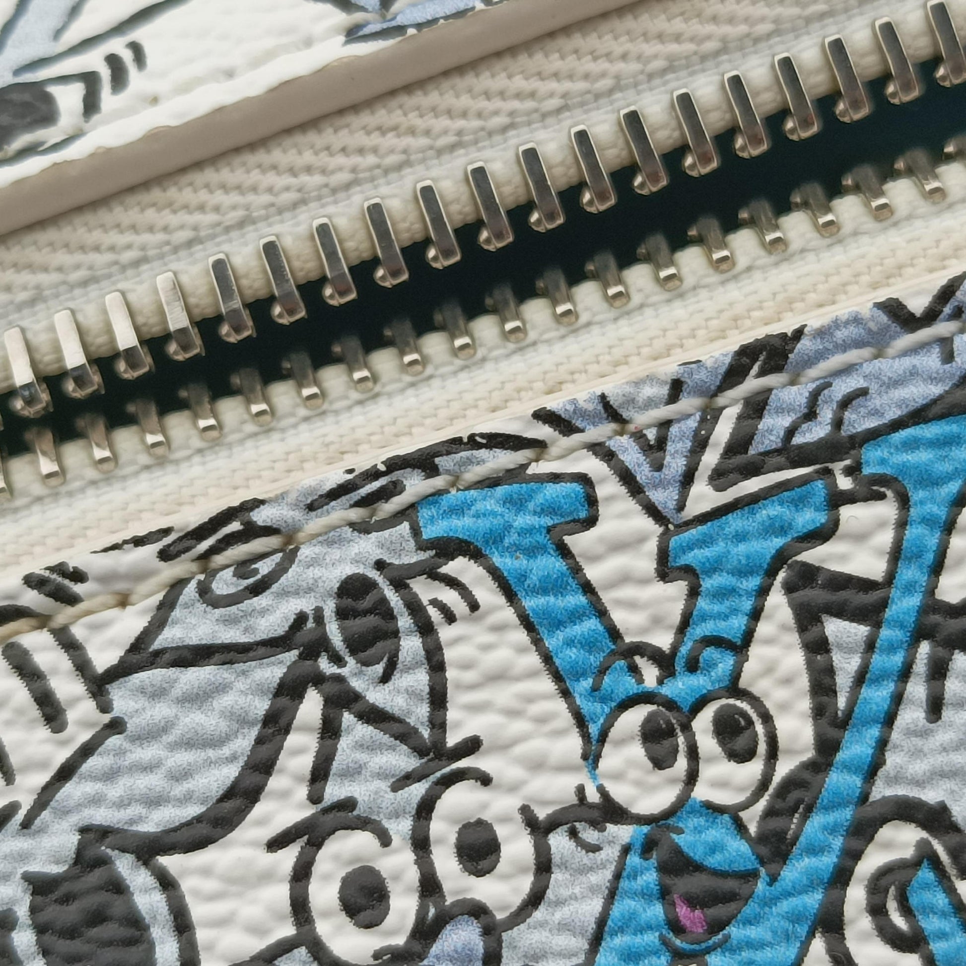Mini Soft Trunk White×multicolor Monogram Comics M82008 IC Chipミニソフトトランク ホワイト×マルチカラー モノグラムコミック M82008 ICチップ