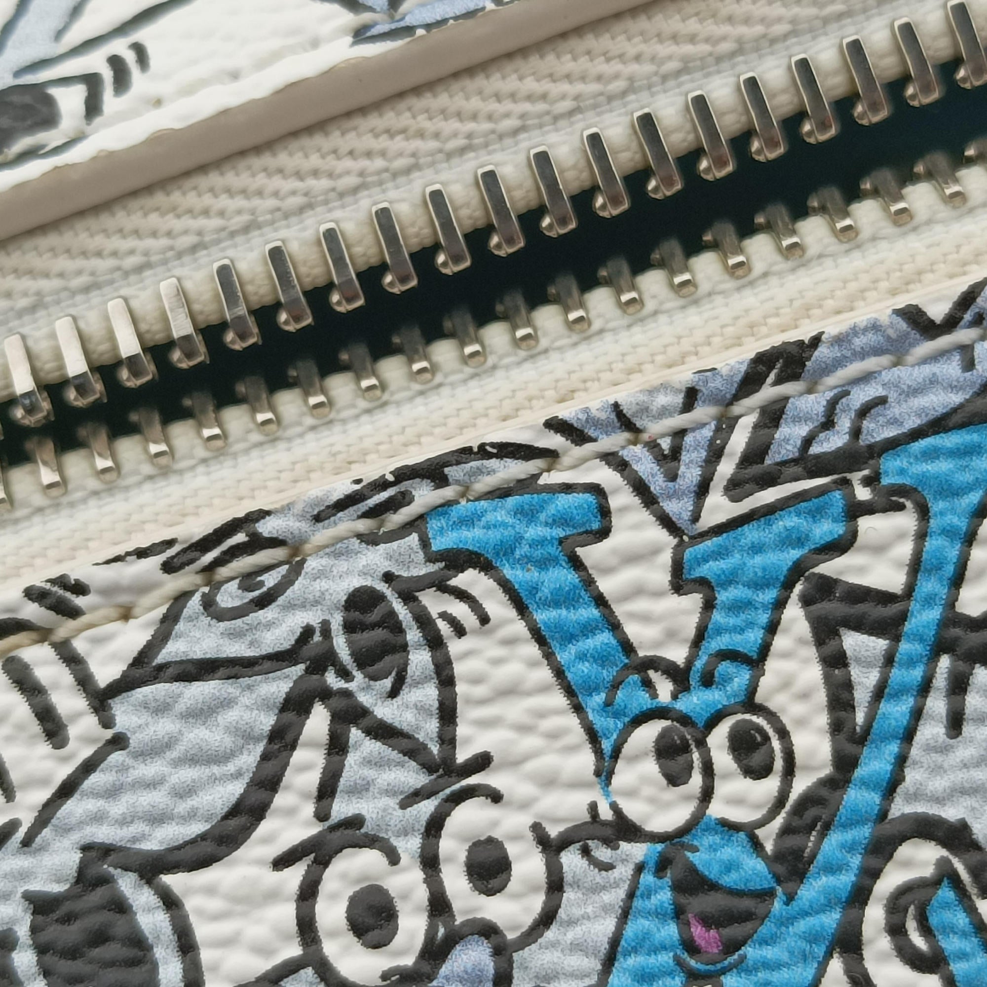 Mini Soft Trunk White×multicolor Monogram Comics M82008 IC Chipミニソフトトランク ホワイト×マルチカラー モノグラムコミック M82008 ICチップ