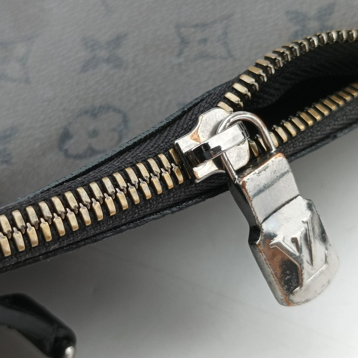 Trio Messenger Gris Monogram Shadow M46603 TJ2290 IC Chipトリオ メッセンジャー グリ モノグラム シャドウ M46603 TJ2290 ICチップ