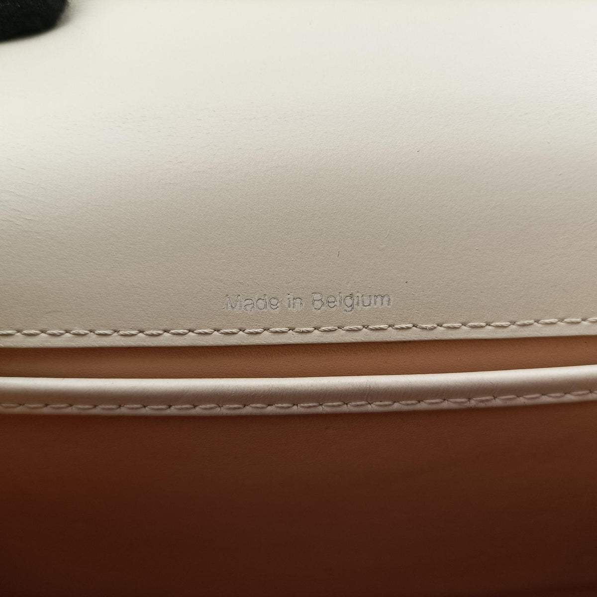 Pre-owned Delvaux Brillon MM White Leather  shoulderbag | stylenewstar