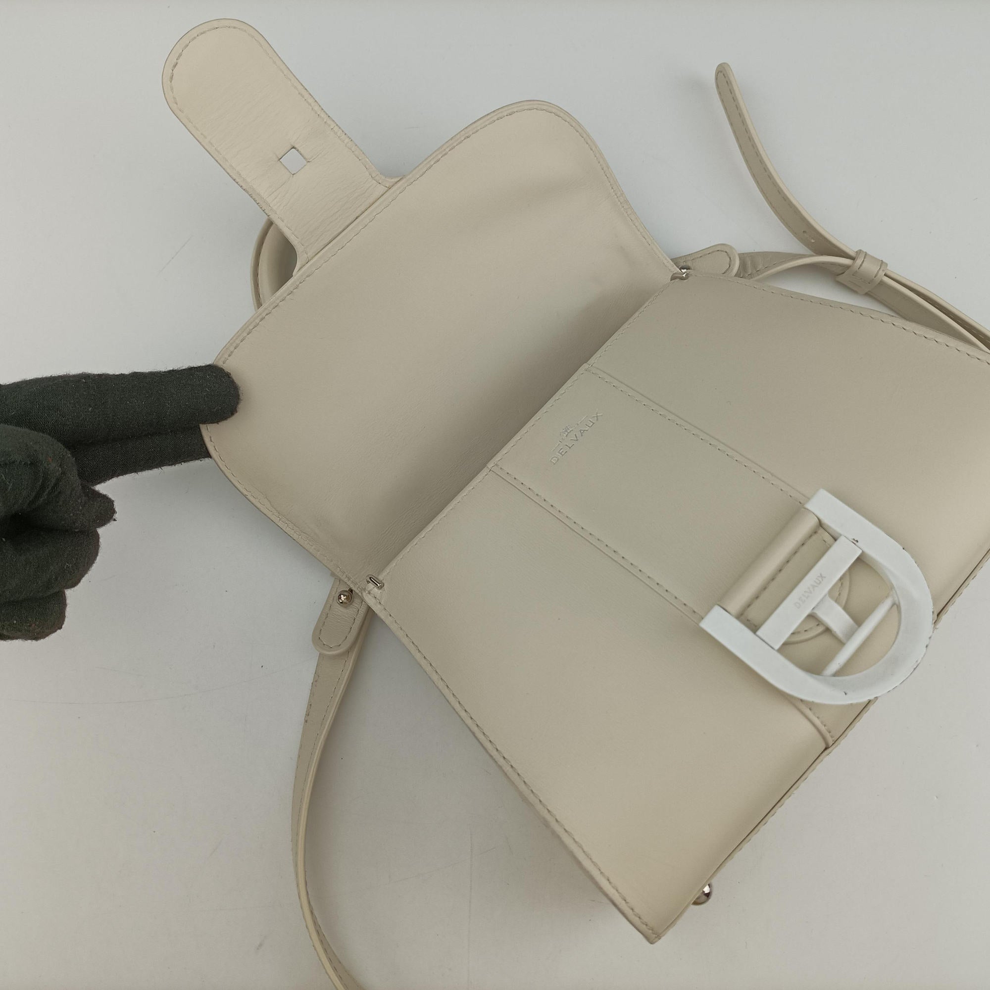 Pre-owned Delvaux Brillon MM White Leather  shoulderbag | stylenewstar