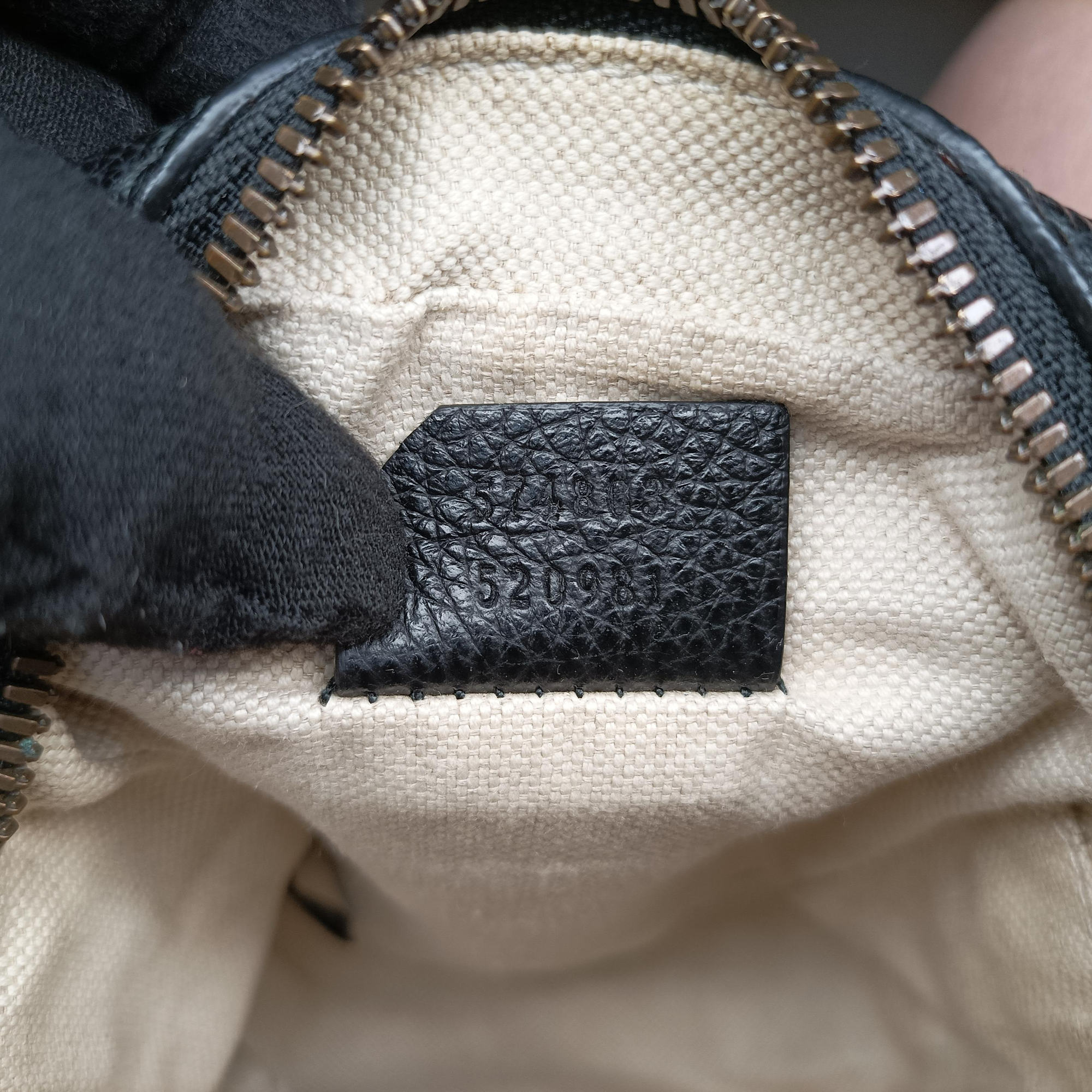 Print Messenger Black Leather 574803 C028991892プリントメッセンジャー ブラック レザー 574803 C028991892
