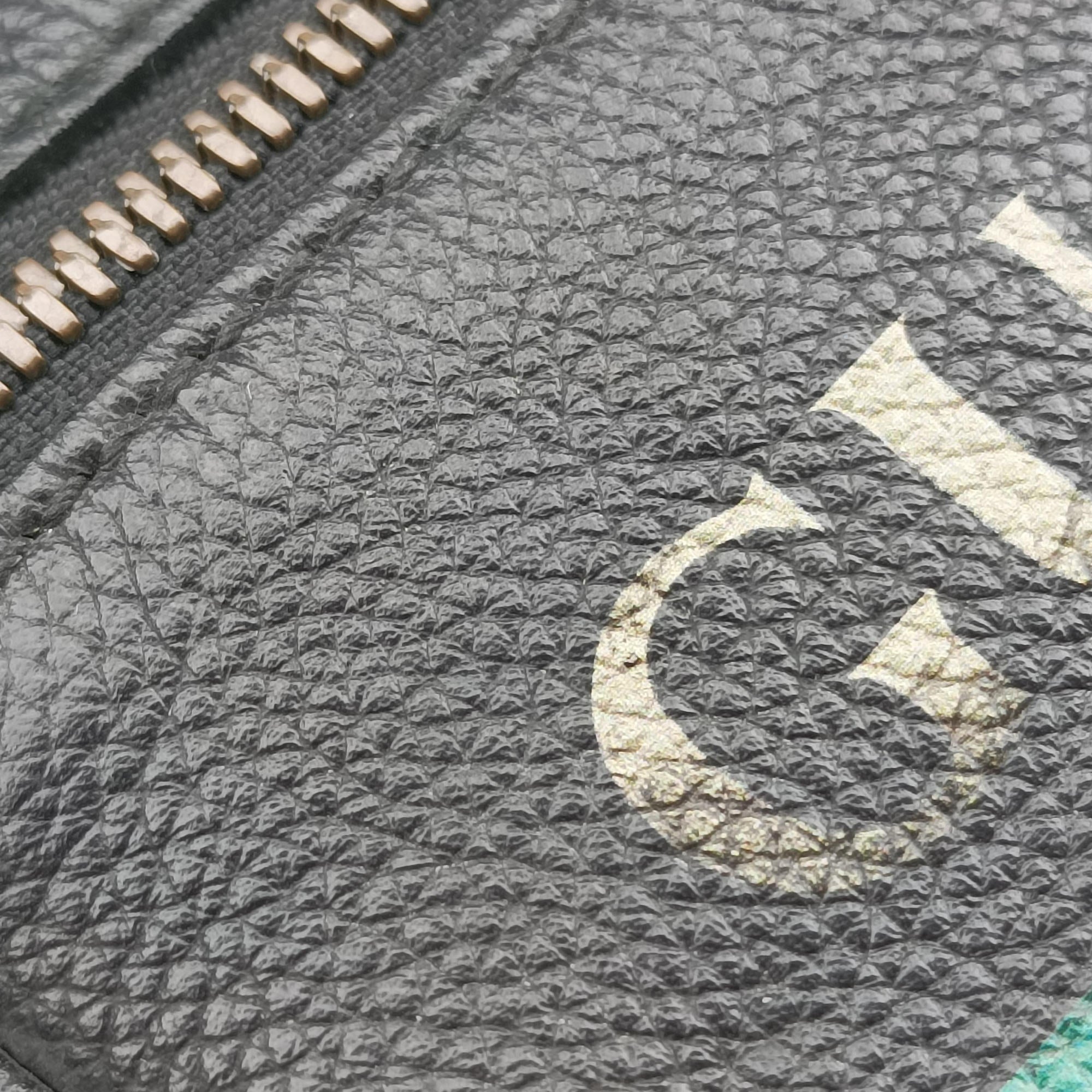 Print Messenger Black Leather 574803 C028991892プリントメッセンジャー ブラック レザー 574803 C028991892