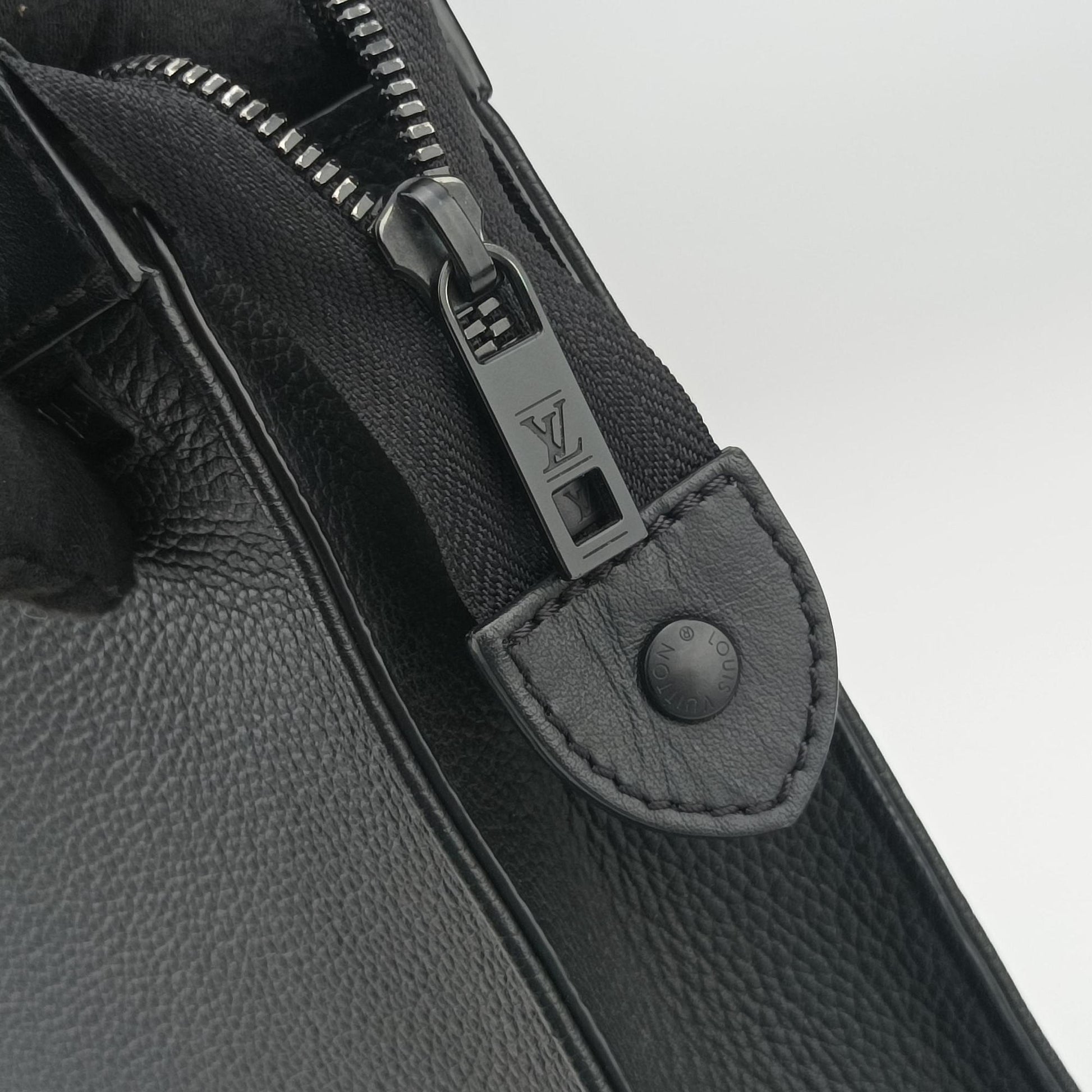 Messenger Voyage Noir Aerogram M59329 IC Chipメッセンジャー ヴォワヤージュ ノワール アエログラム M59329 ICチップ