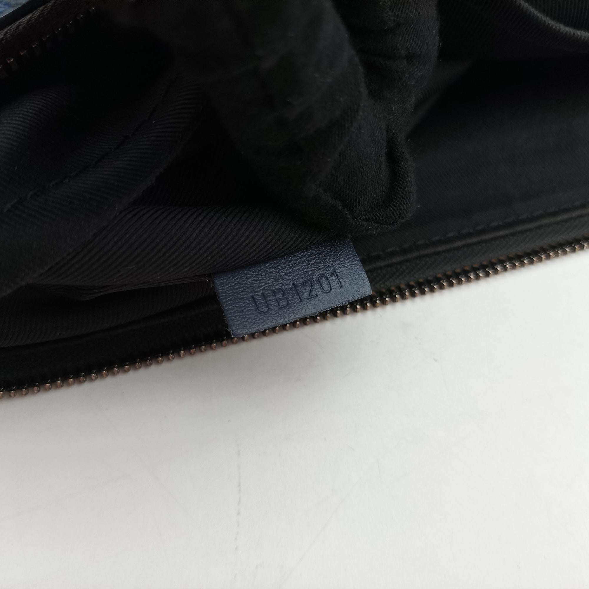Discovery Pochette Gray Blue × Sky Blue Monogram Shadow M80425 UB1201ディスカバリー ポシェット グレーブルー × スカイブルー モノグラム シャドウ M80425 UB1201