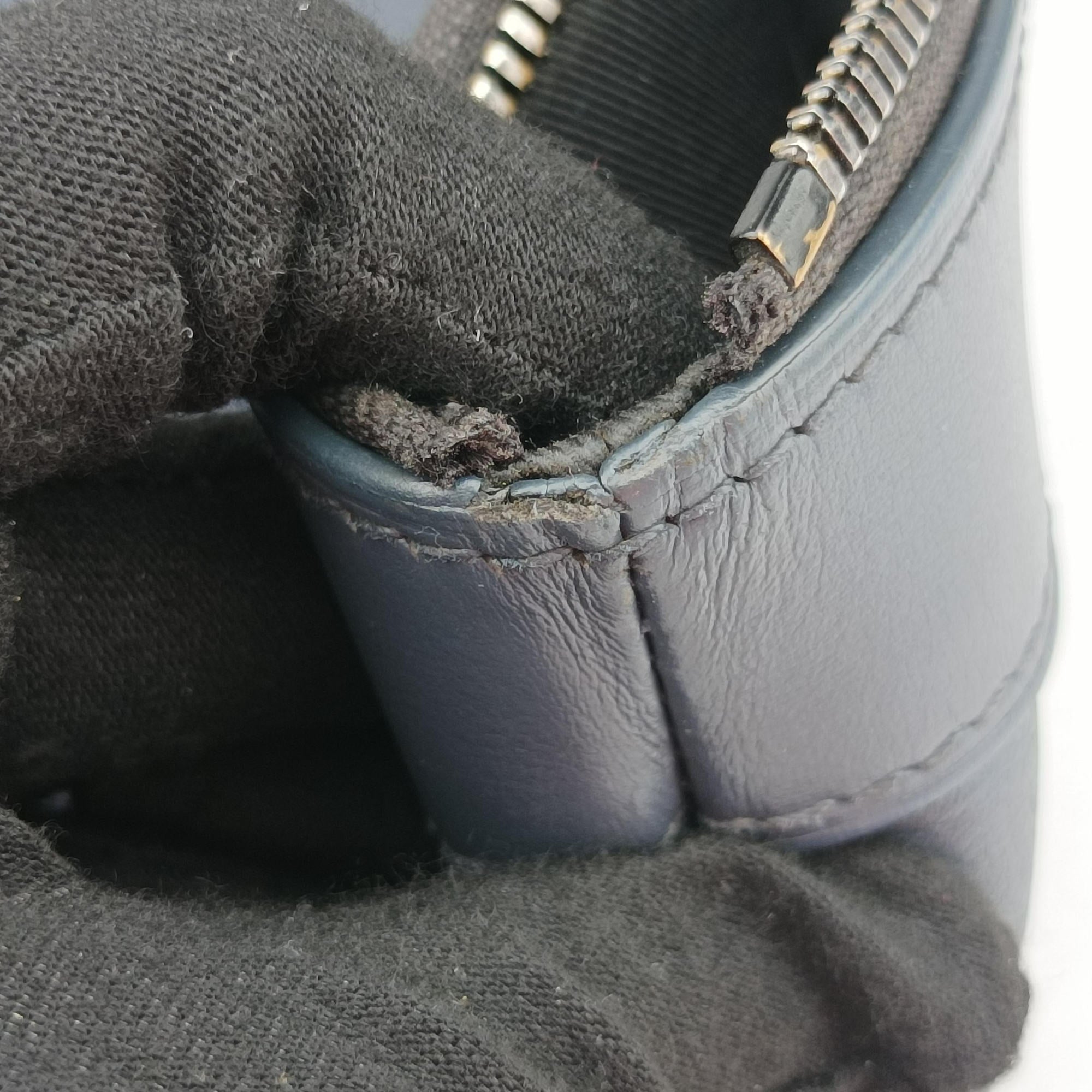 Discovery Pochette Gray Blue × Sky Blue Monogram Shadow M80425 UB1201ディスカバリー ポシェット グレーブルー × スカイブルー モノグラム シャドウ M80425 UB1201
