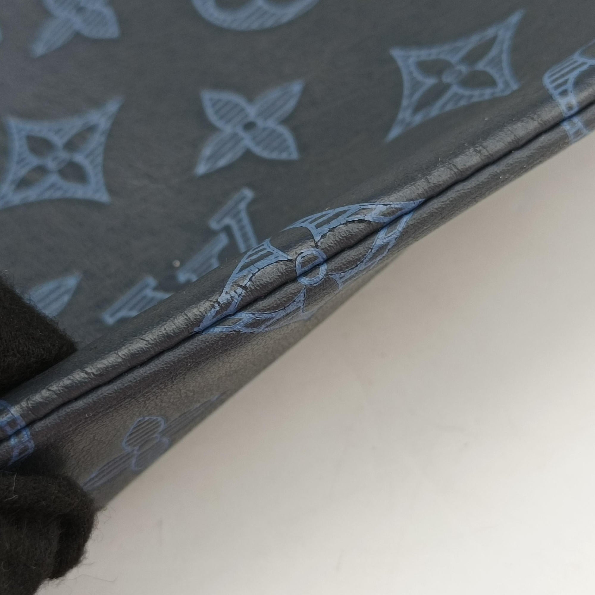 Discovery Pochette Gray Blue × Sky Blue Monogram Shadow M80425 UB1201ディスカバリー ポシェット グレーブルー × スカイブルー モノグラム シャドウ M80425 UB1201