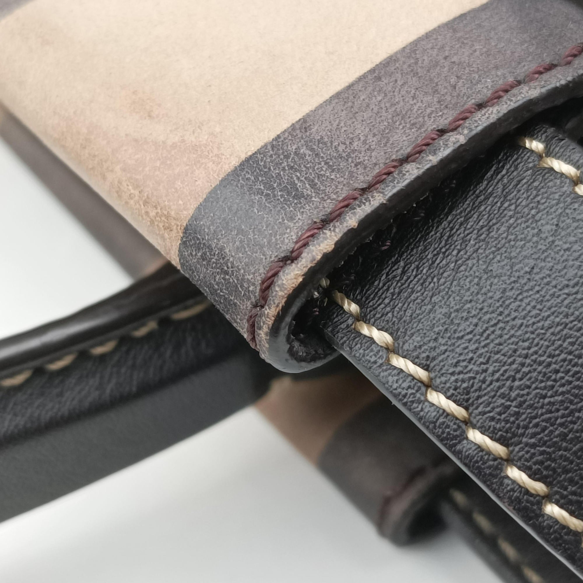 PEEKABOO Tobacco Brown × Black Nubuck Leather × Smooth Leather 8BN290 8BN290-AAF5-208-3262ピーカブー タバコブラウン × ブラック ヌバックレザー × スムースレザー 8BN290 8BN290-AAF5-208-3262