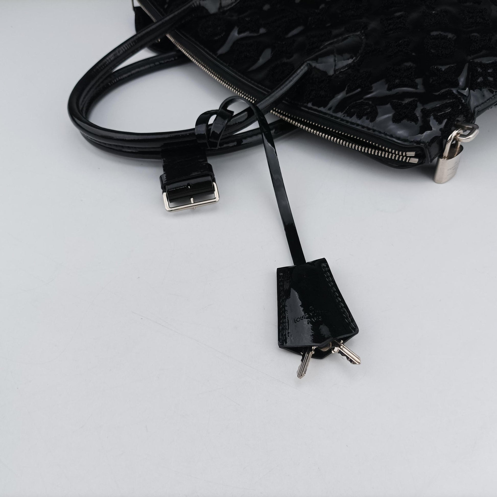 Lockit Noir Vernis×Embroidery M40602 TJ2162ロックイット ノワール ヴェルニ ×エンブロイダリー M40602 TJ2162