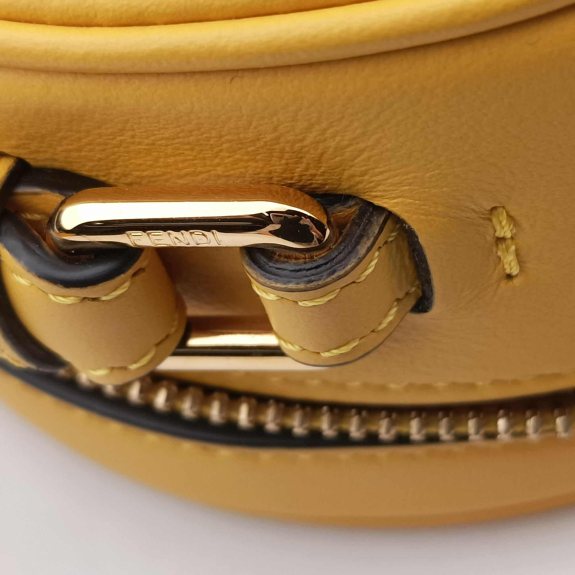 Aurock Camera Case Mini Yellow Suede × Leather 8BS058 8BS058 AHSB 219-8241オーロック カメラケースミニ イエロー スエード × レザー 8BS058 8BS058 AHSB 219-8241