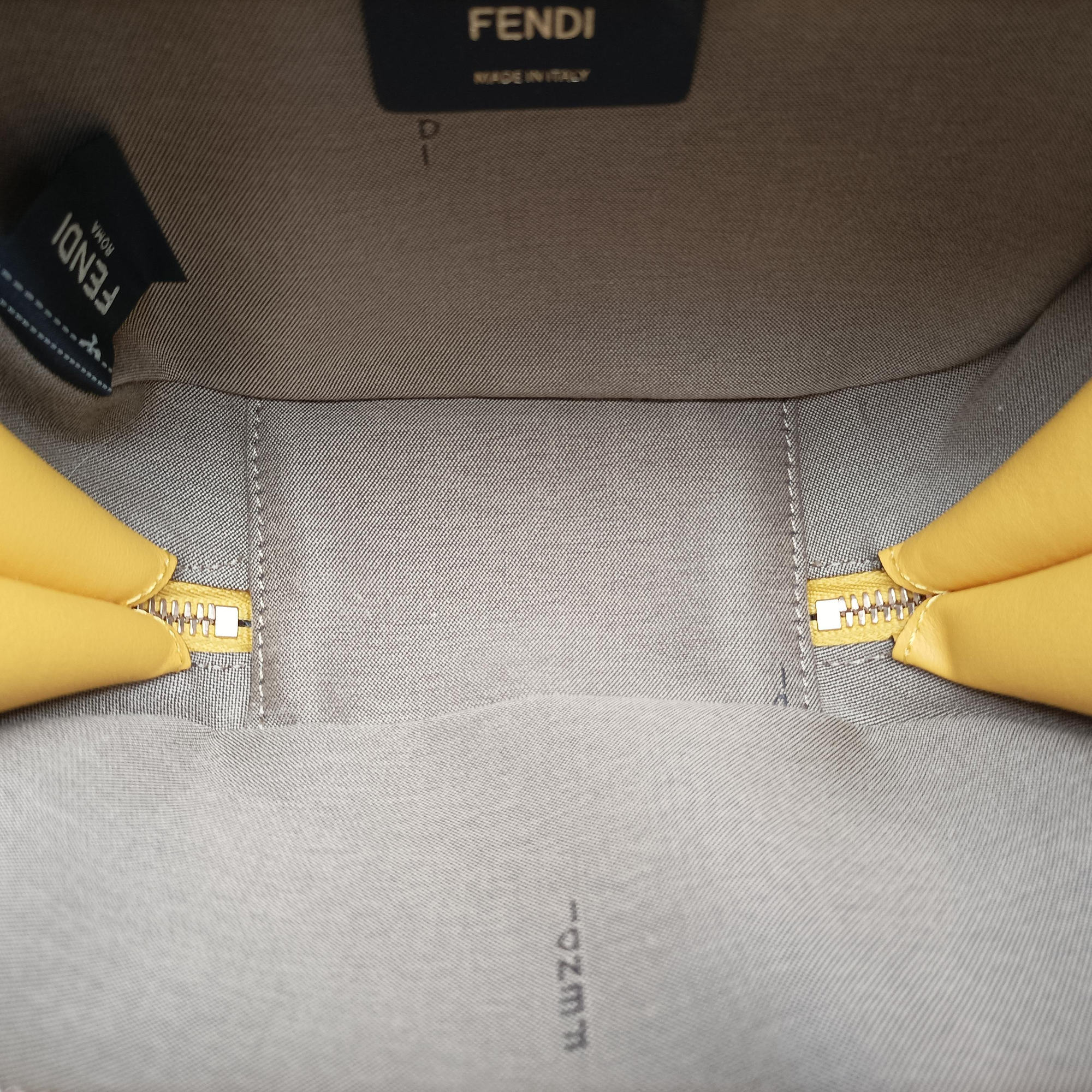 Aurock Camera Case Mini Yellow Suede × Leather 8BS058 8BS058 AHSB 219-8241オーロック カメラケースミニ イエロー スエード × レザー 8BS058 8BS058 AHSB 219-8241