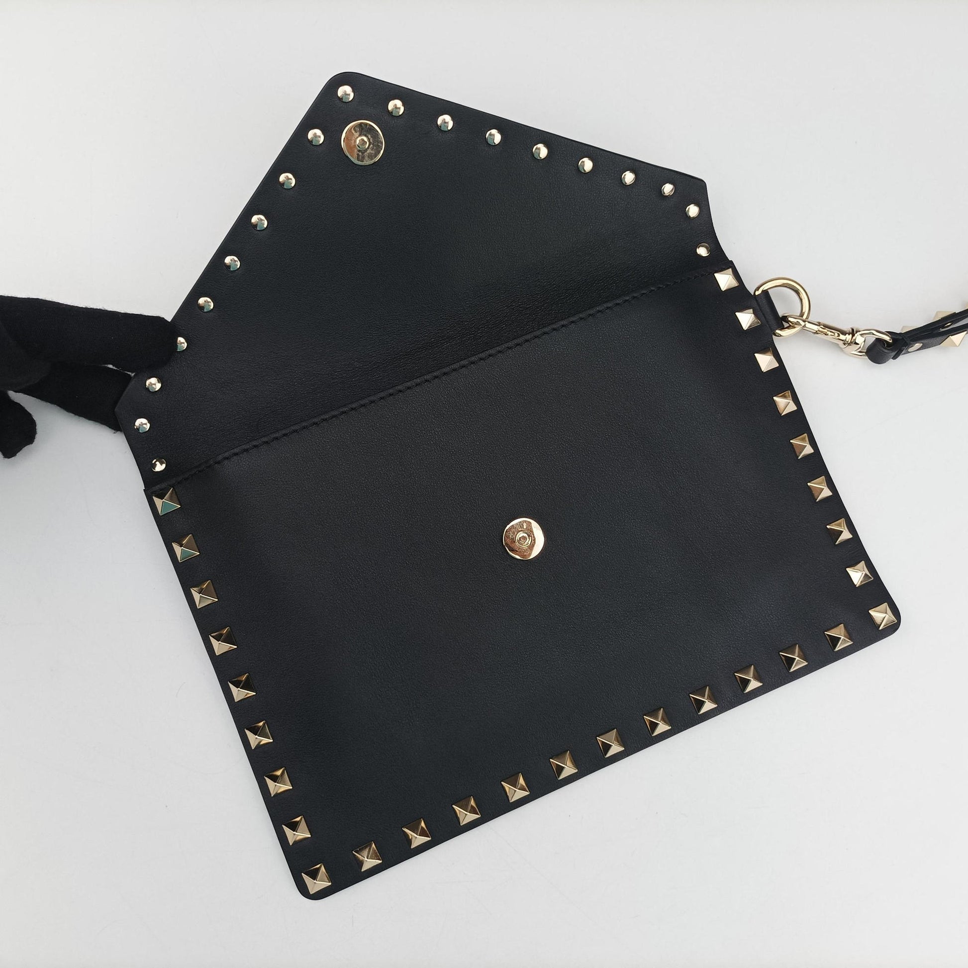 Rockstud Envelope Wallet Black leather TV-PP87BOL2ロックスタッド エンベロープウォレット ブラック レザー TV-PP87BOL2