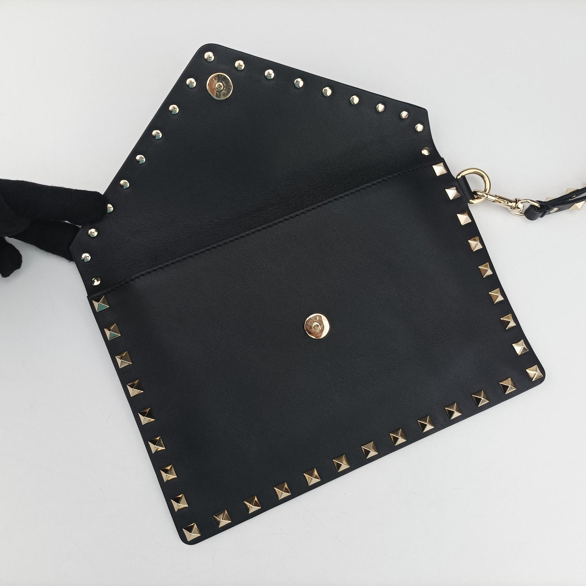Rockstud Envelope Wallet Black leather TV-PP87BOL2ロックスタッド エンベロープウォレット ブラック レザー TV-PP87BOL2