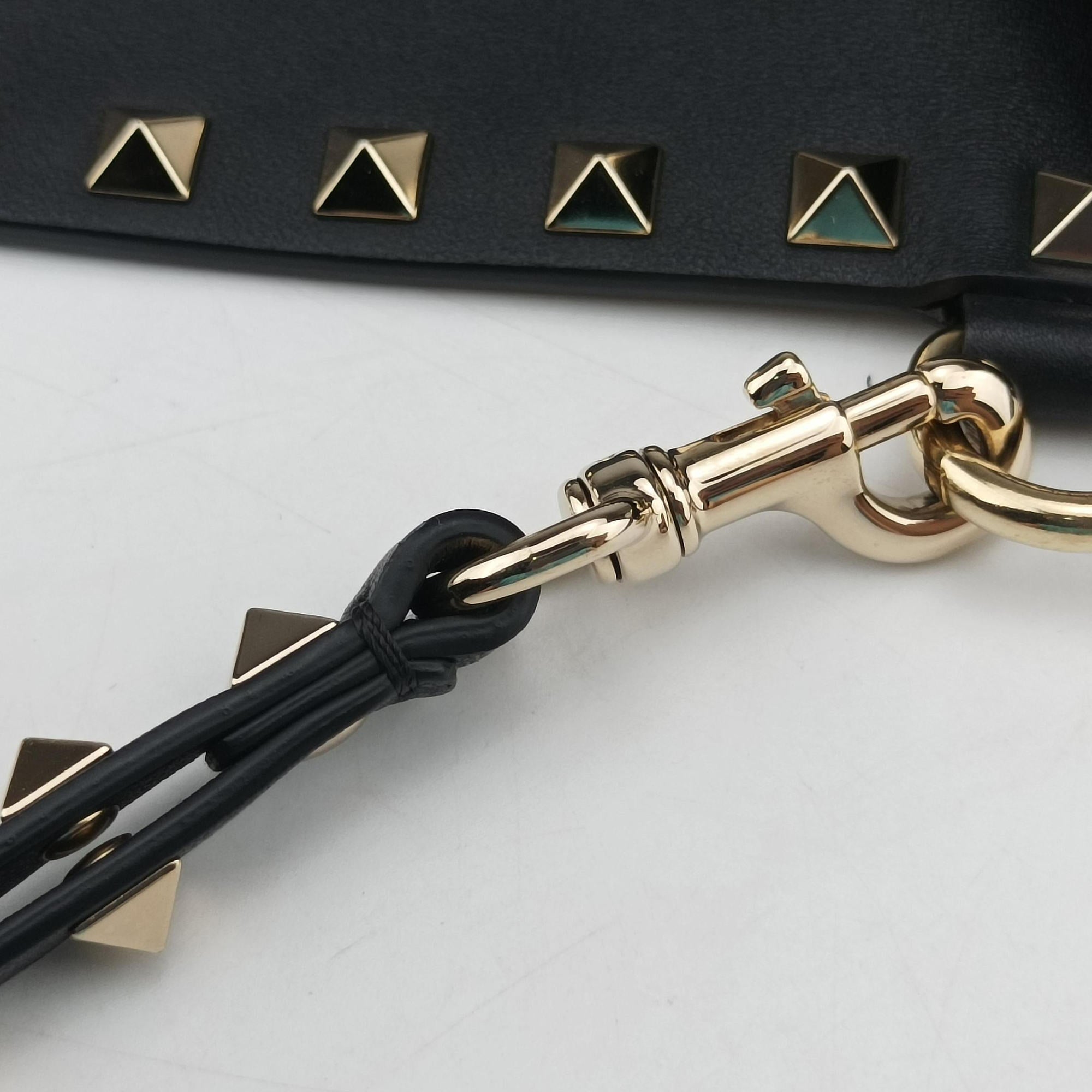 Rockstud Envelope Wallet Black leather TV-PP87BOL2ロックスタッド エンベロープウォレット ブラック レザー TV-PP87BOL2