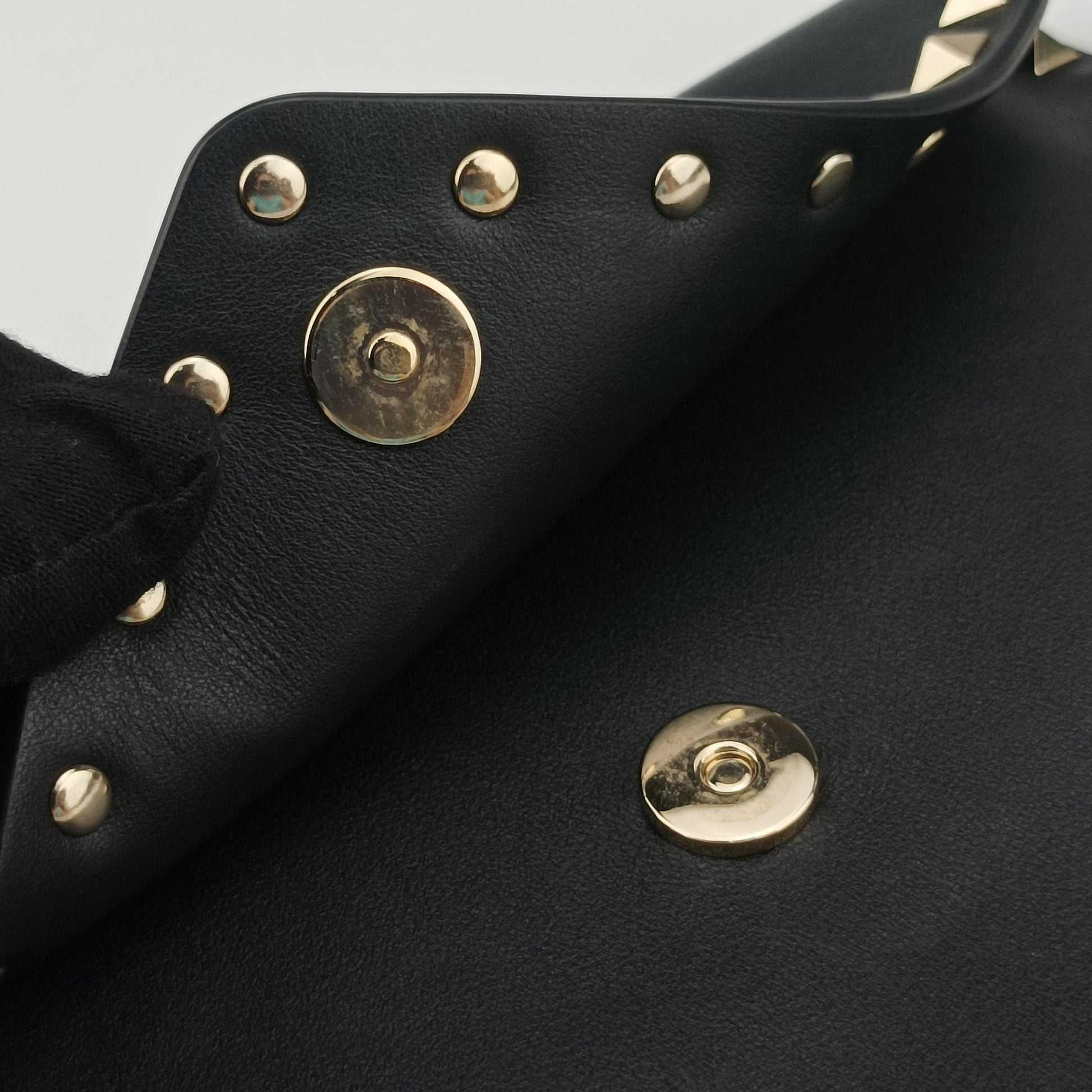 Rockstud Envelope Wallet Black leather TV-PP87BOL2ロックスタッド エンベロープウォレット ブラック レザー TV-PP87BOL2
