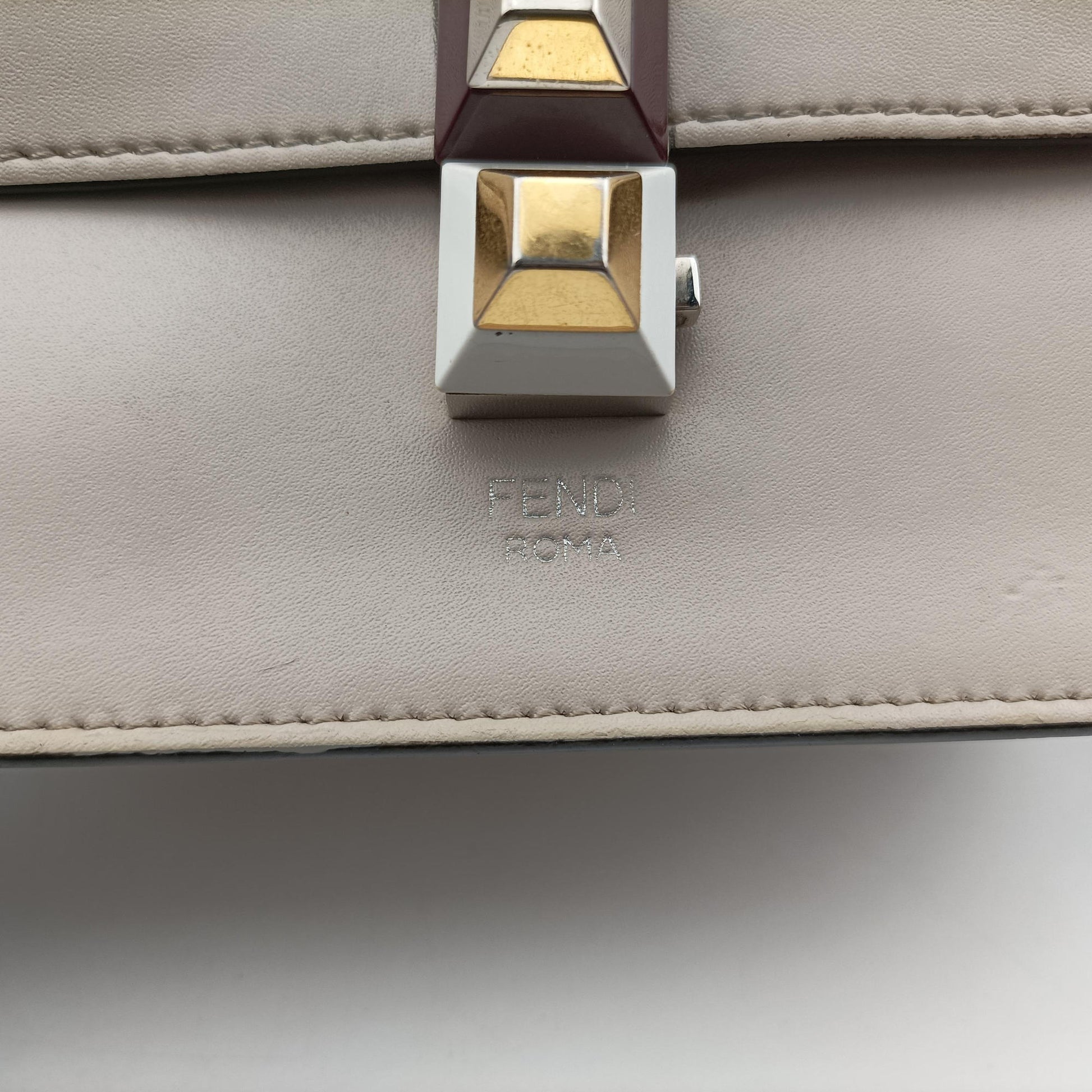 Studded Kan I Beige Leather 8M0381 8M0381-SR0 179-8241スタッズ キャナイ ベージュ レザー 8M0381 8M0381-SR0 179-8241