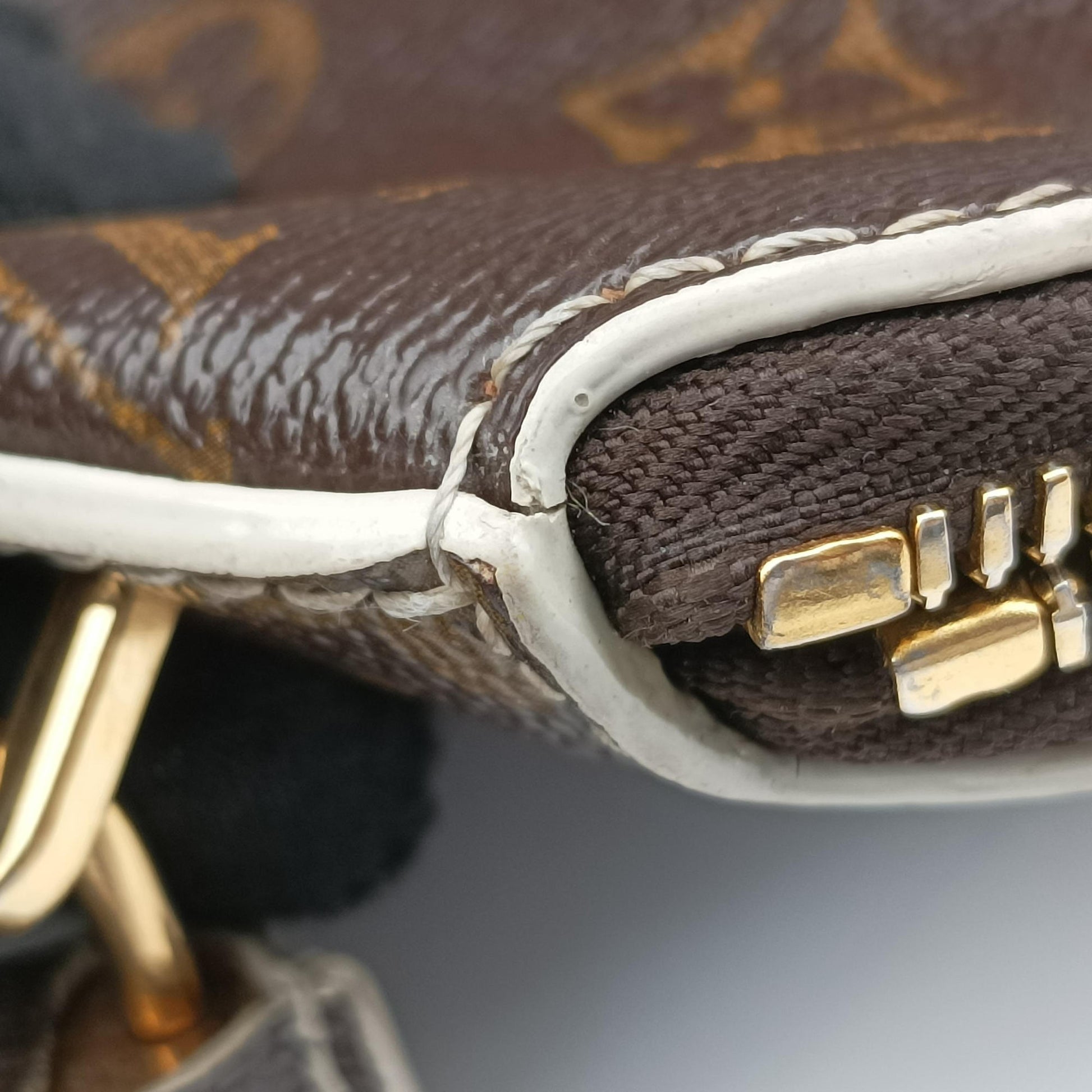 Pre-owned Louis Vuitton Lockit Monogram/Brown Shiny Monogram M40597 handbag | stylenewstar