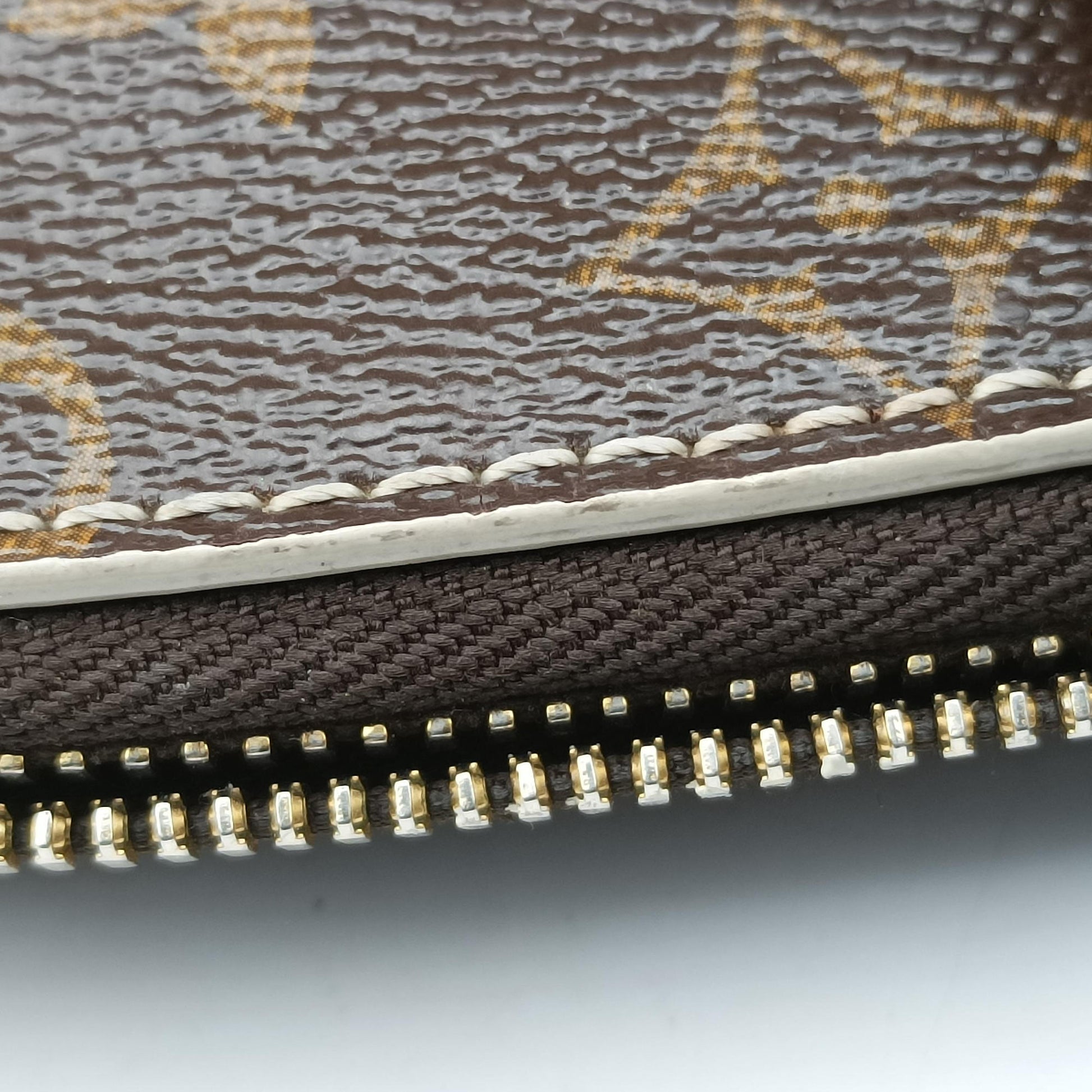 Pre-owned Louis Vuitton Lockit Monogram/Brown Shiny Monogram M40597 handbag | stylenewstar