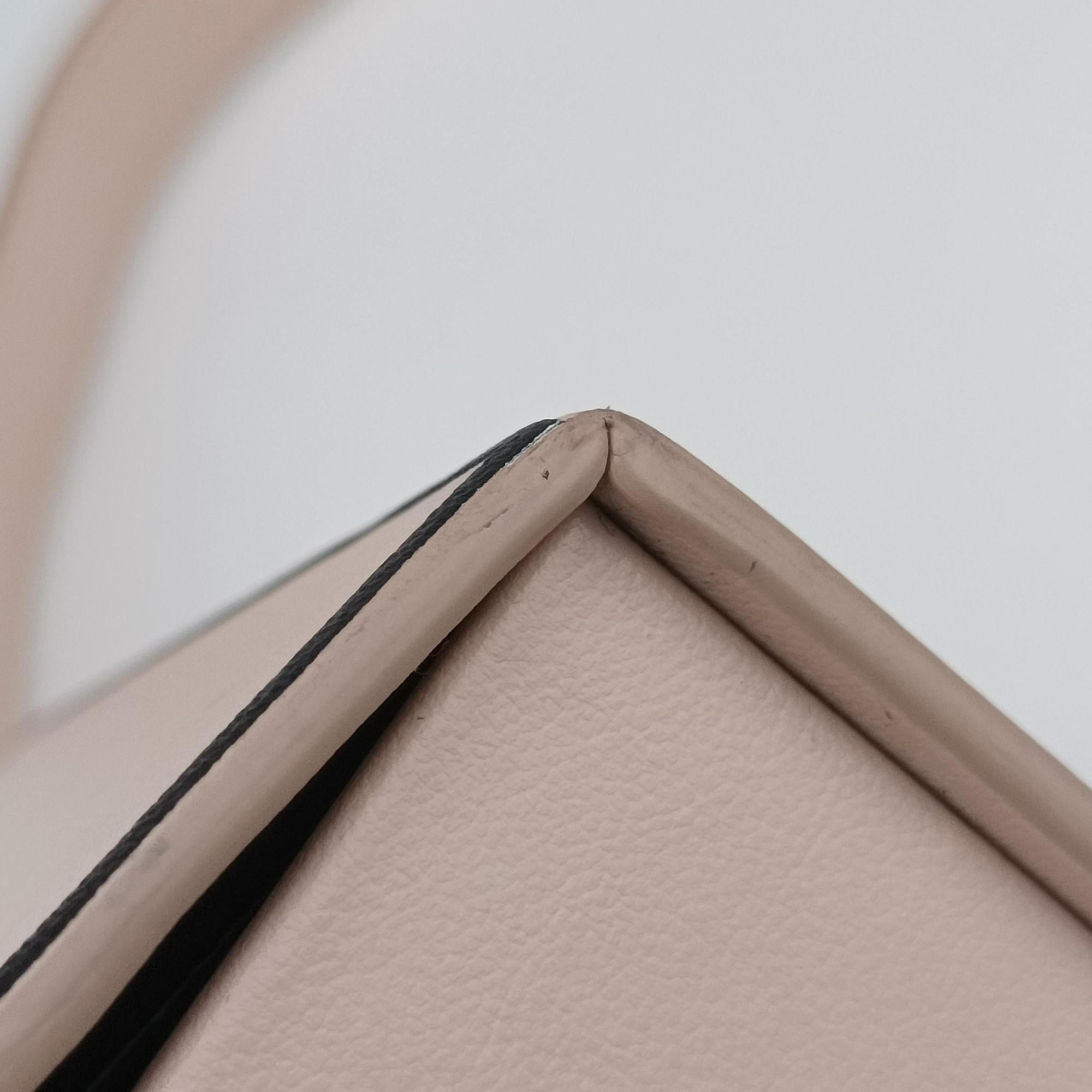FENDI Box Packaging Pink Leather 8BT339 8BT339-ADP6 209-0179FENDIボックス パッケージング ピンク レザー 8BT339 8BT339-ADP6 209-0179