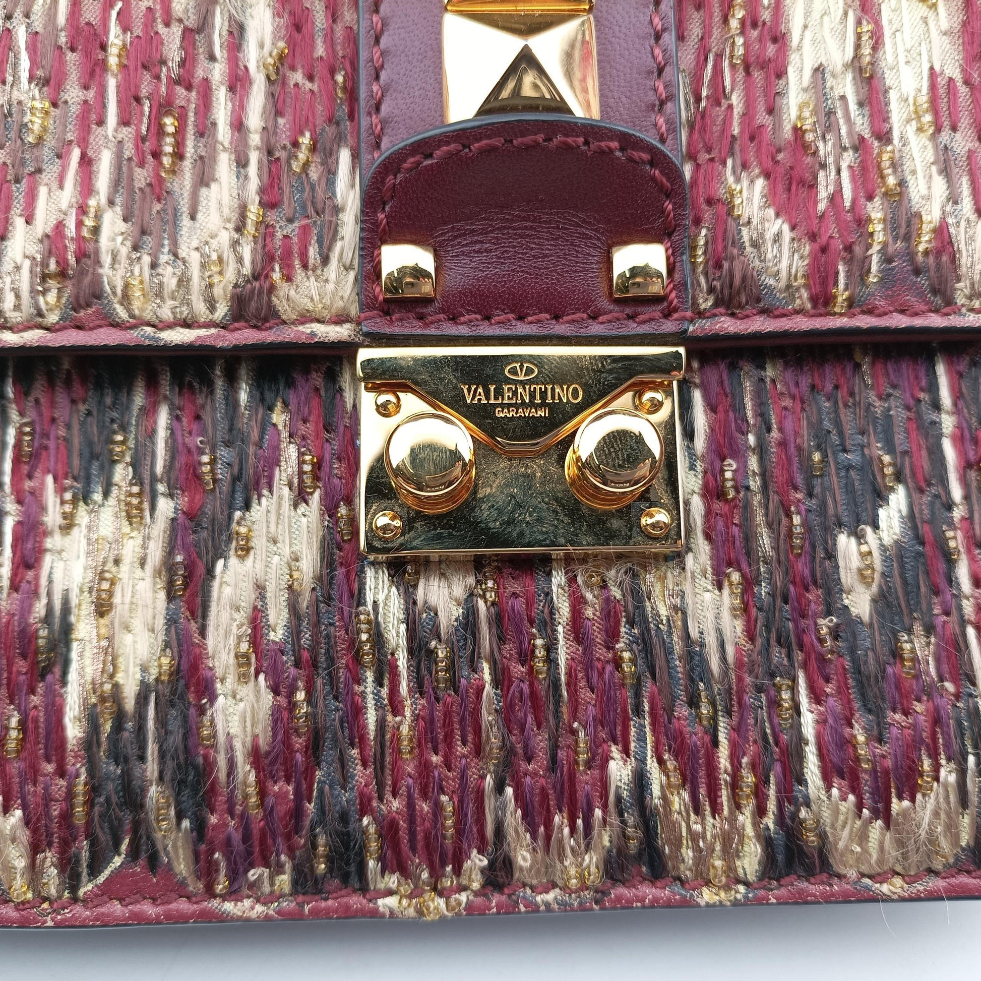 Rockstud　Glam Lock Burgundy x Multicolour fabric x Leather BL-J566RPE0ロックスタッズグラムロック ワインレッド x マルチカラー ファブリック×レザー BL-J566RPE0