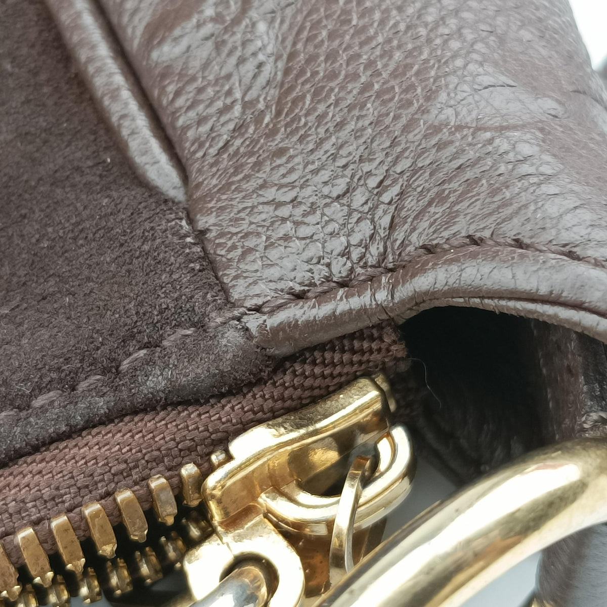 Audacieuse MM Tail Monogram Empreinte M94176 AR2152オダシューズMM テール モノグラム アンプラント M94176 AR2152